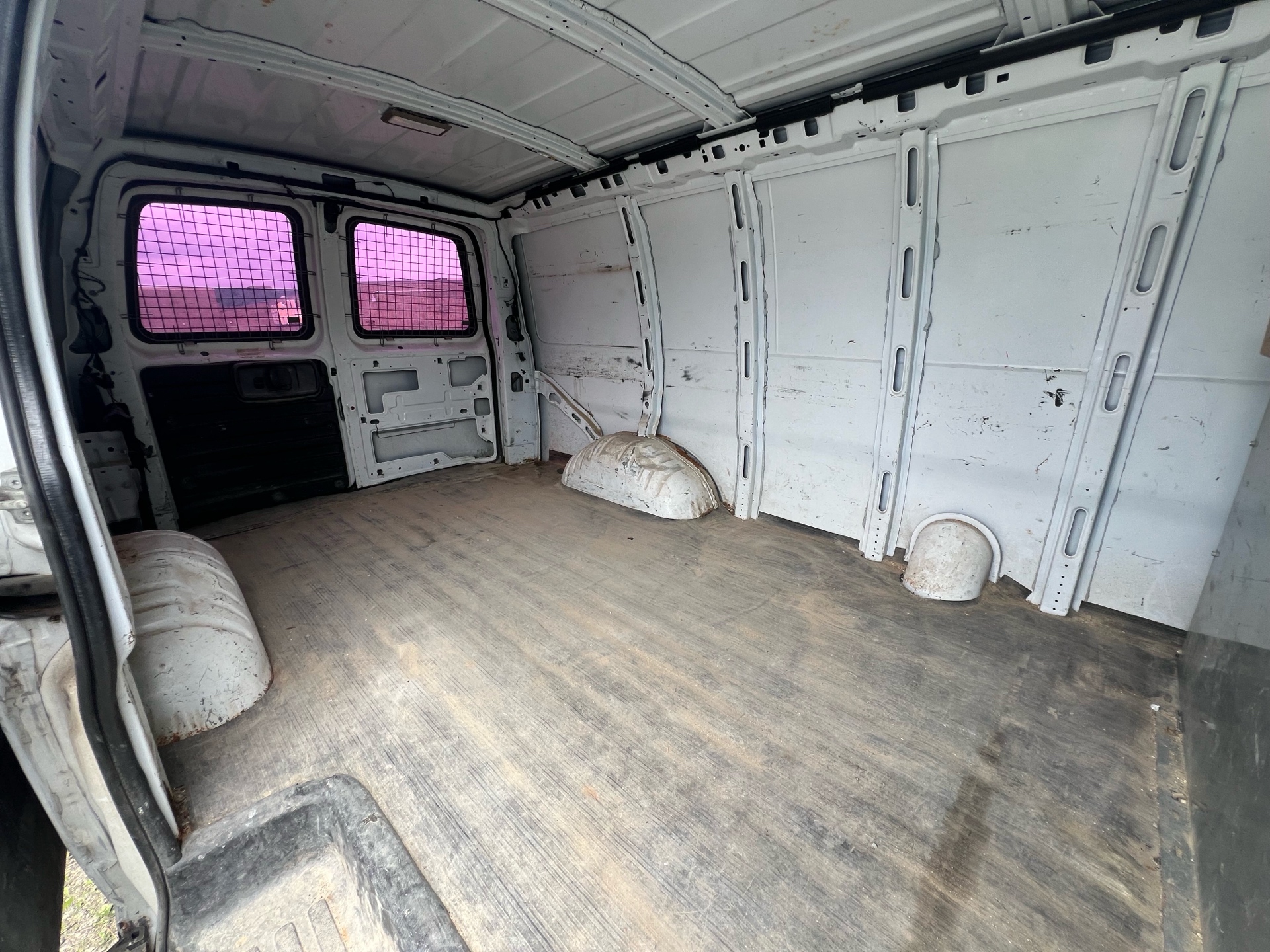 /betaautosales/2011-Chevrolet-Express-9882977441272871.jpg