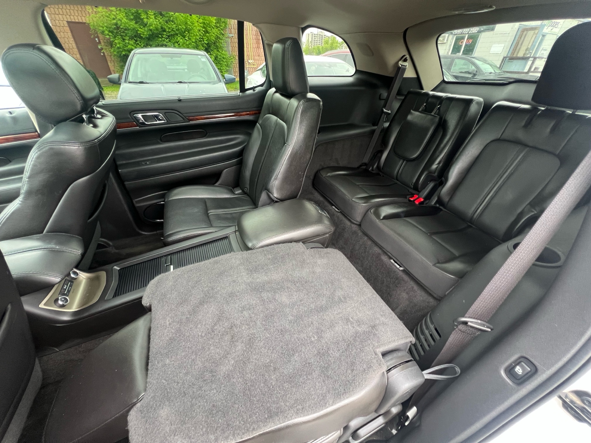 /betaautosales/2011-Lincoln-MKT-012641393445048887.jpg