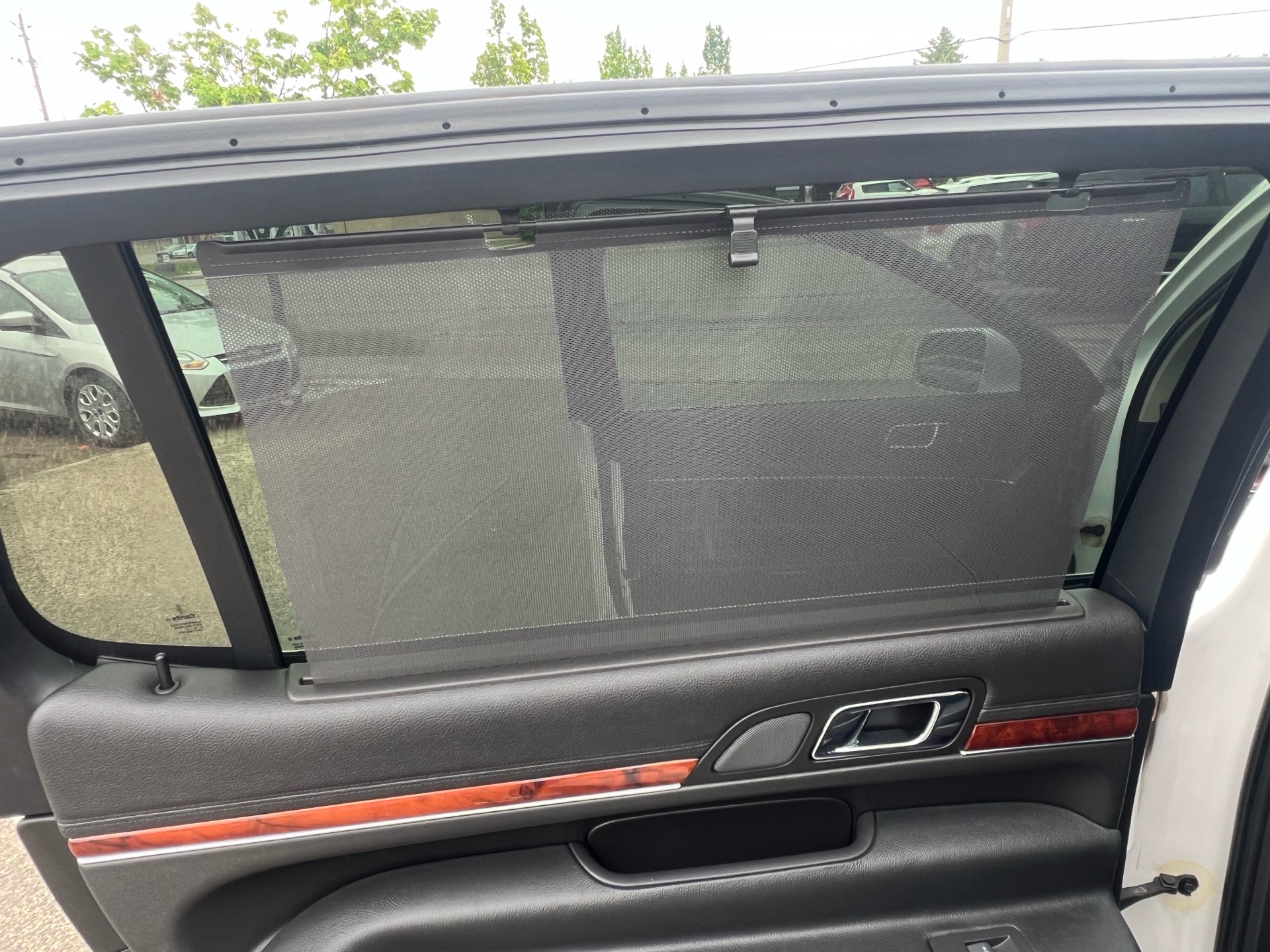 /betaautosales/2011-Lincoln-MKT-019974868962448156.jpg