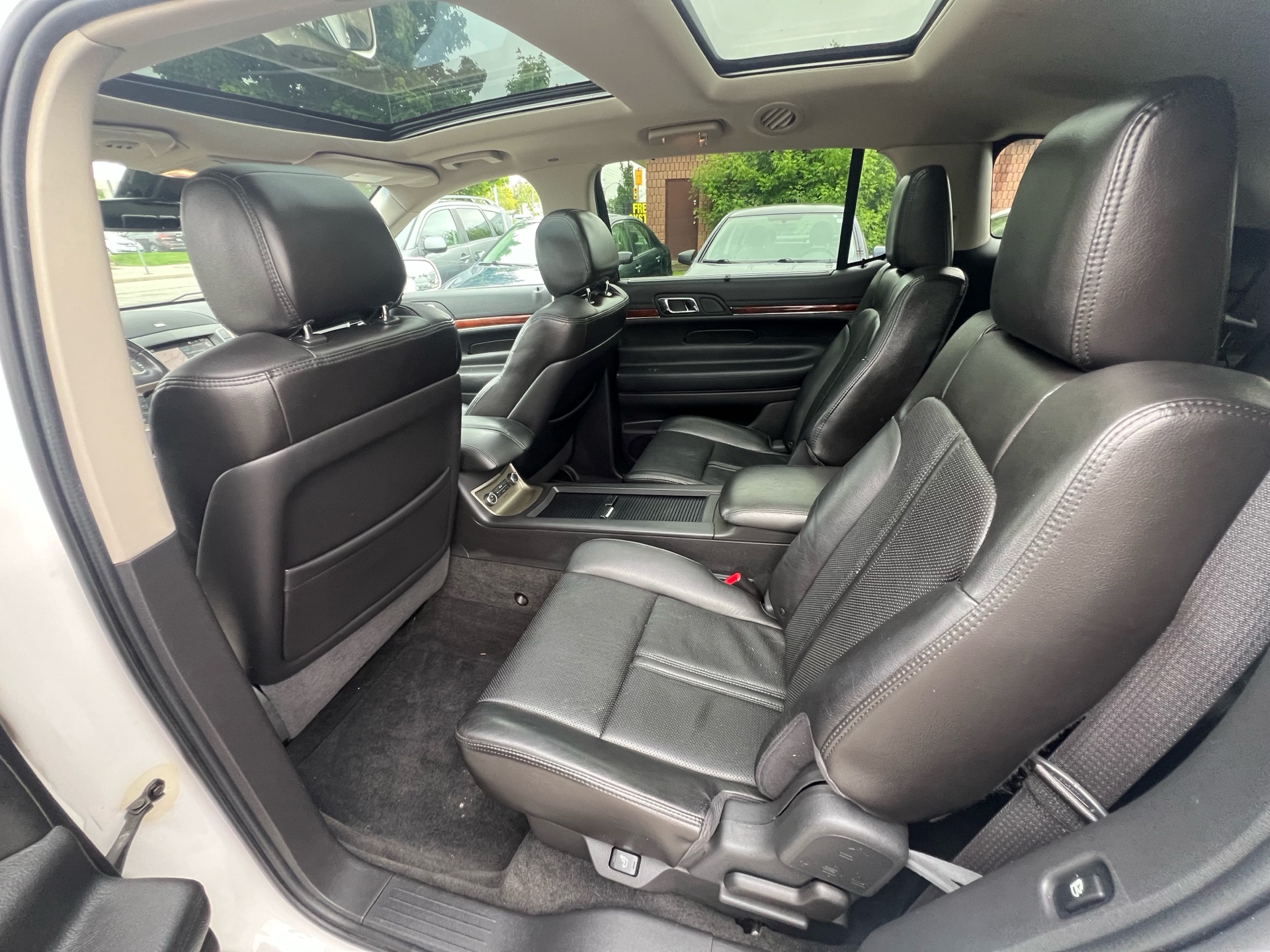 /betaautosales/2011-Lincoln-MKT-14891094920148928.jpg