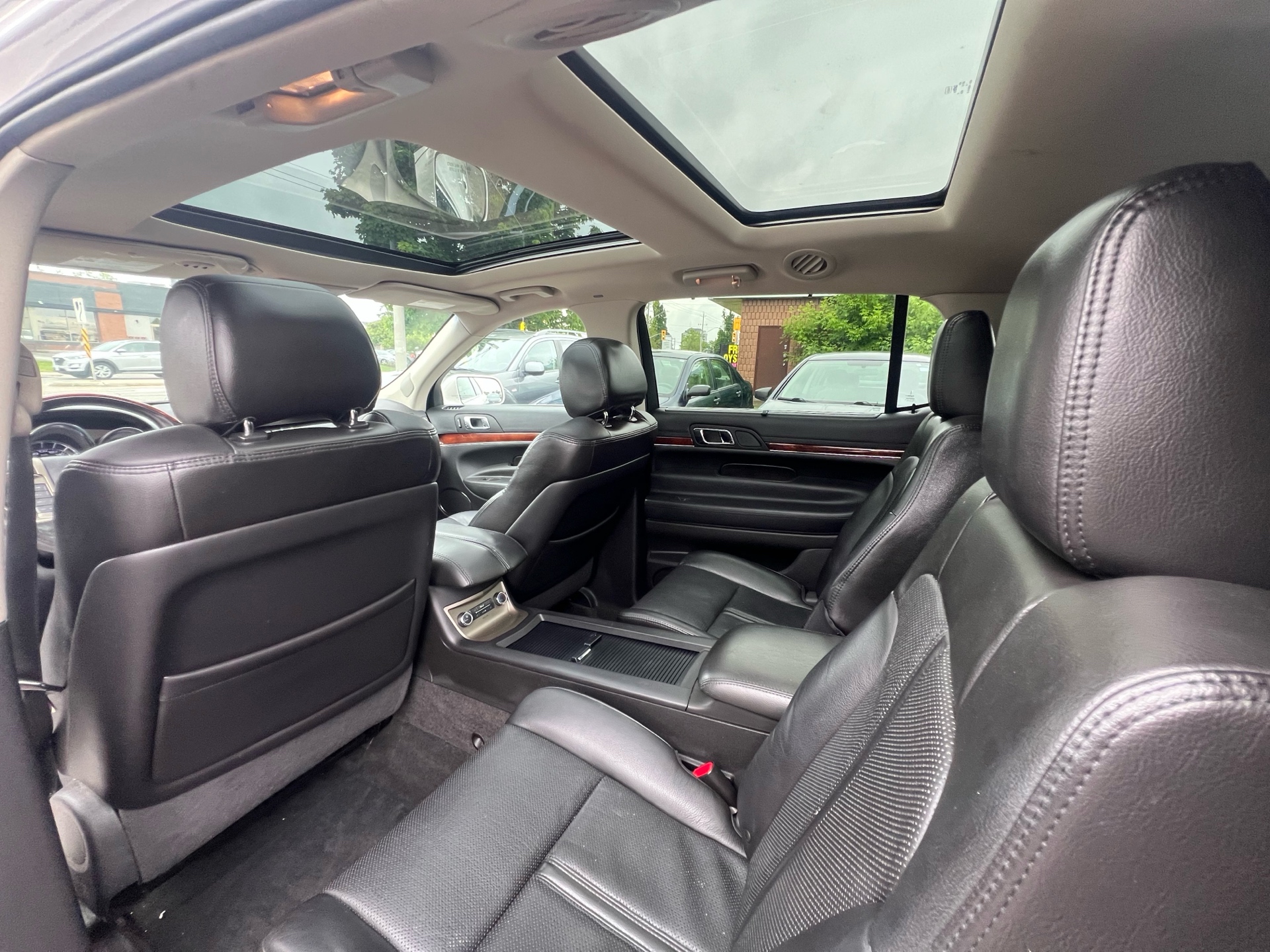 /betaautosales/2011-Lincoln-MKT-5546012719482851.jpg