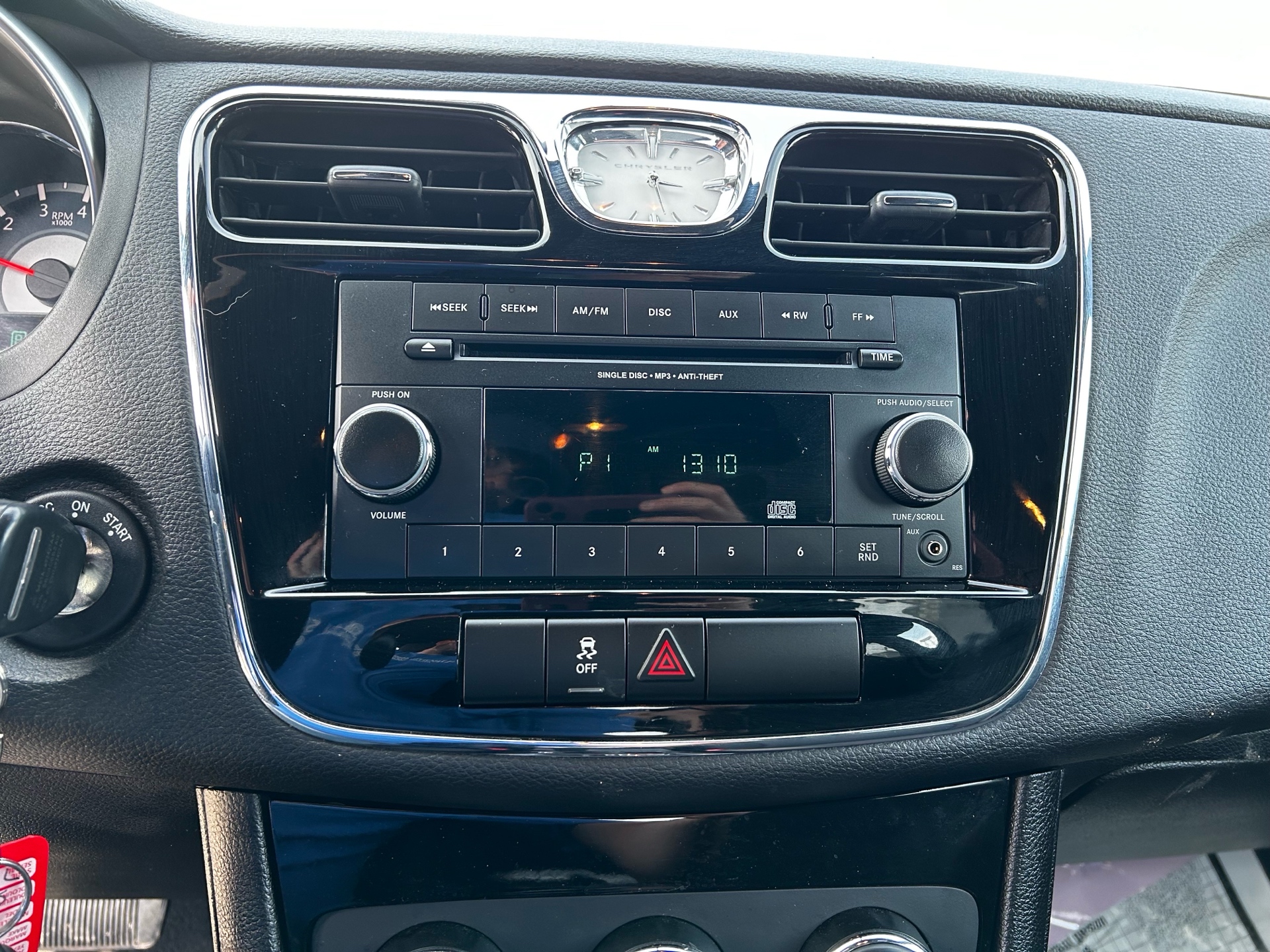 /betaautosales/2013-Chrysler-200-17551670585842105.jpg