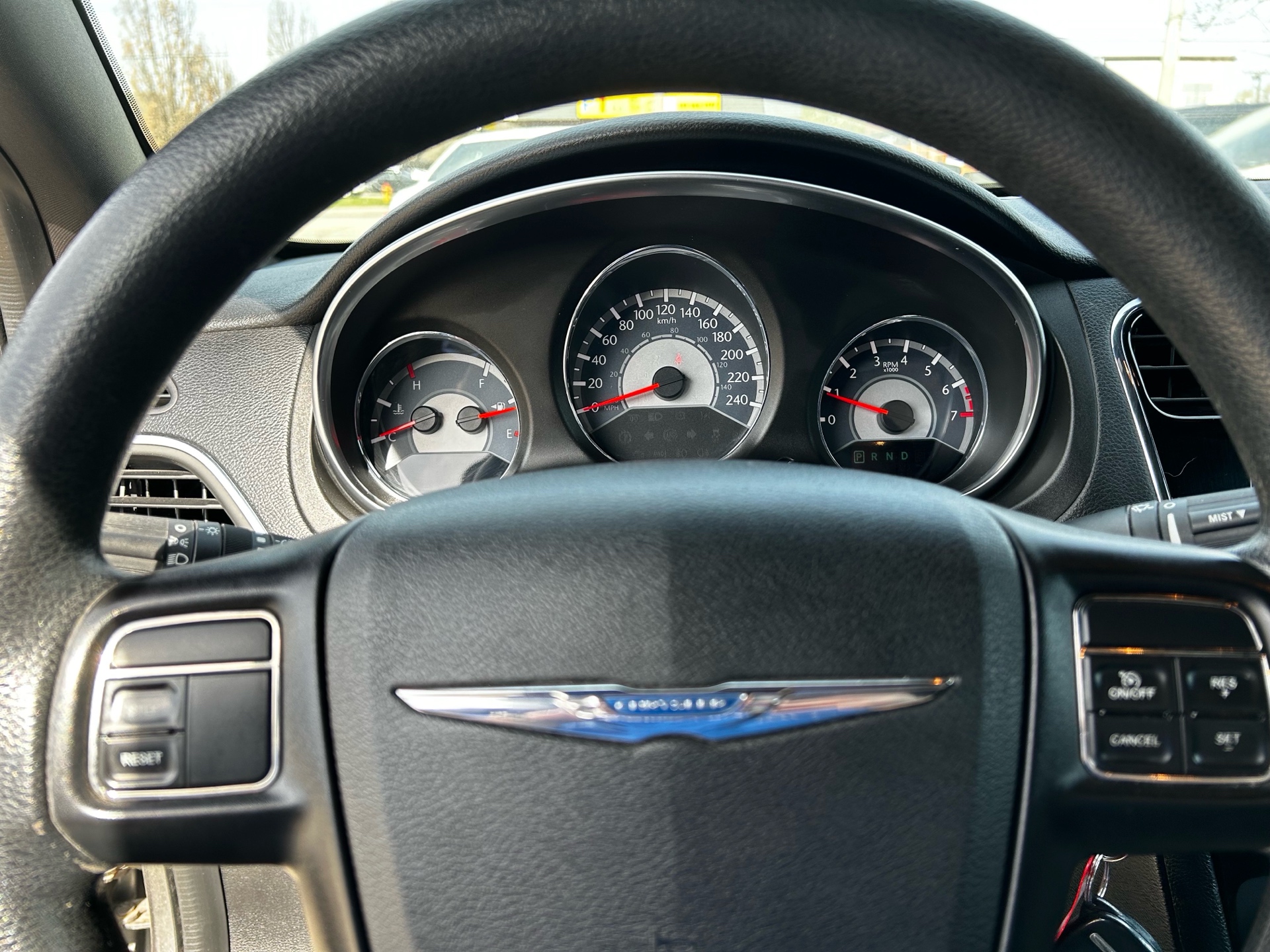 /betaautosales/2013-Chrysler-200-7540015515044327.jpg