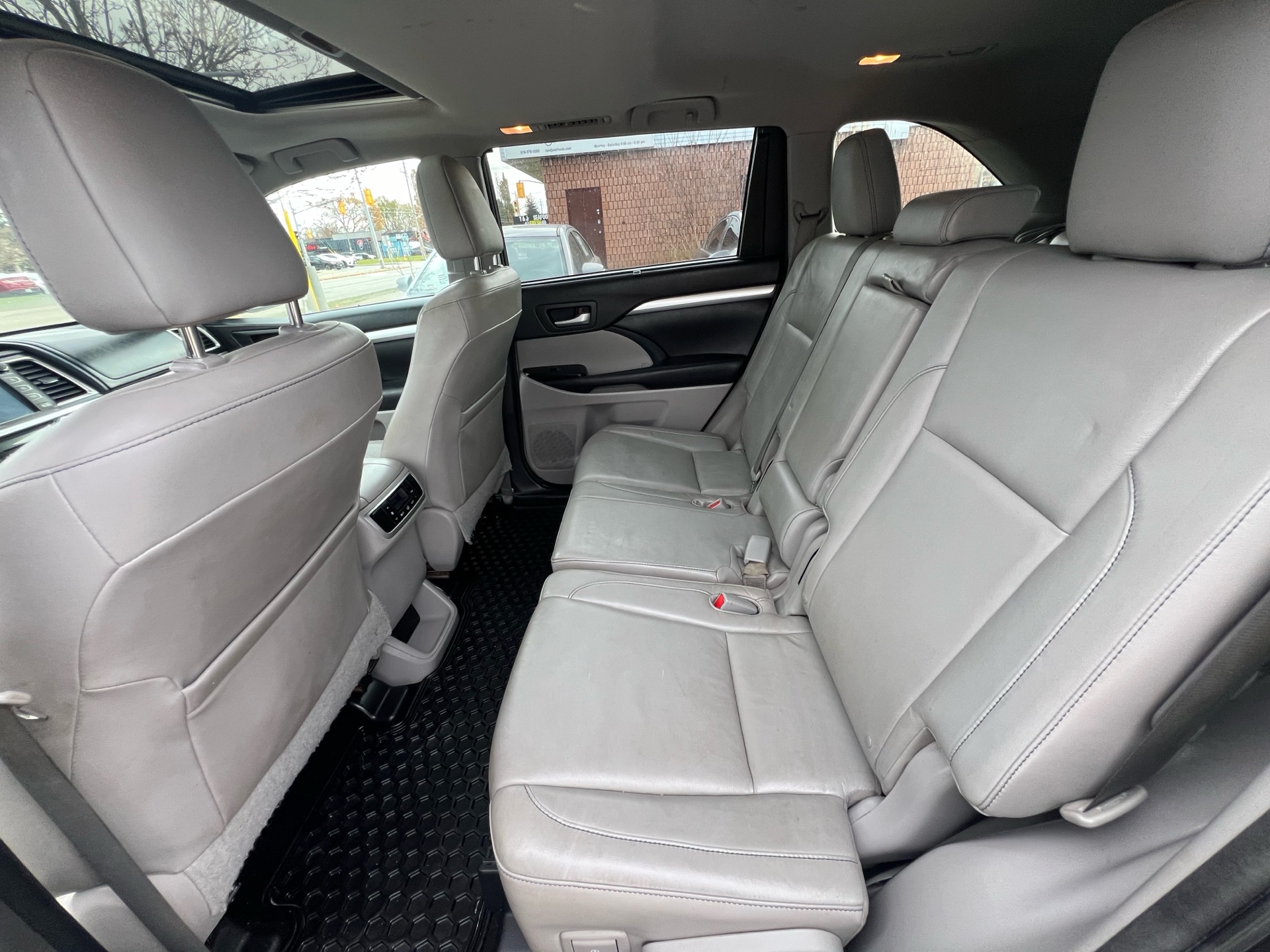 /betaautosales/2014-Toyota-Highlander-49302923219375083.jpg