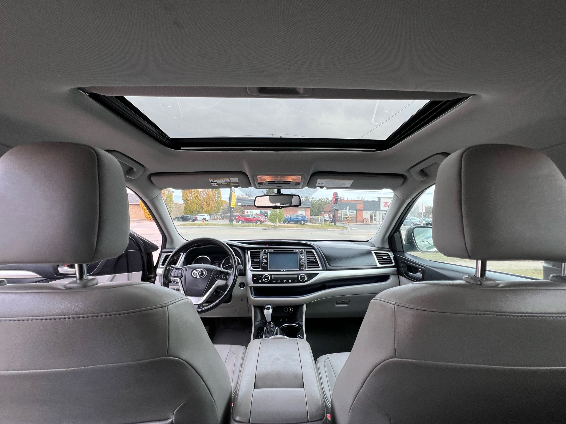 /betaautosales/2014-Toyota-Highlander-9467245328377425.jpg