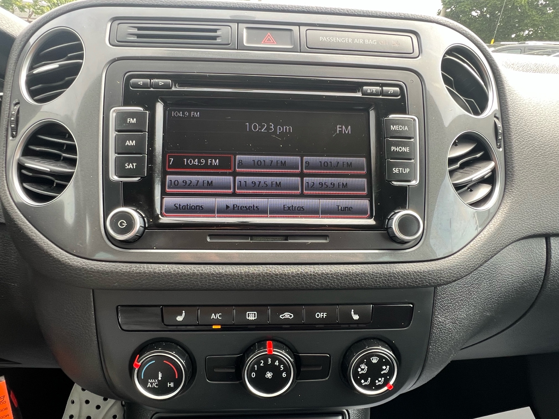 /betaautosales/2015-Volkswagen-Tiguan-27173773659970557.jpg