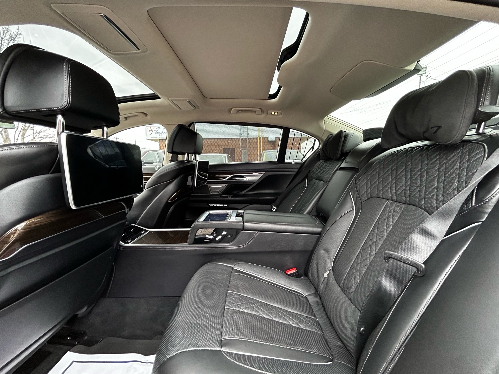 /betaautosales/2016-BMW-7Series-46717509106914434.jpg