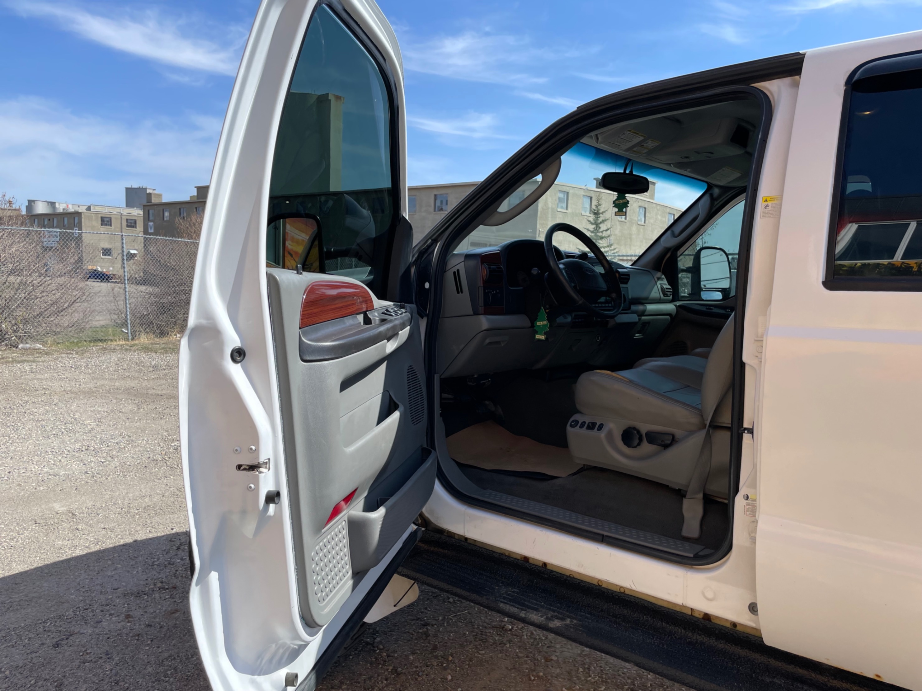 /cambridgemotors/2005-Ford-SuperDuty-29045388822210105.jpg