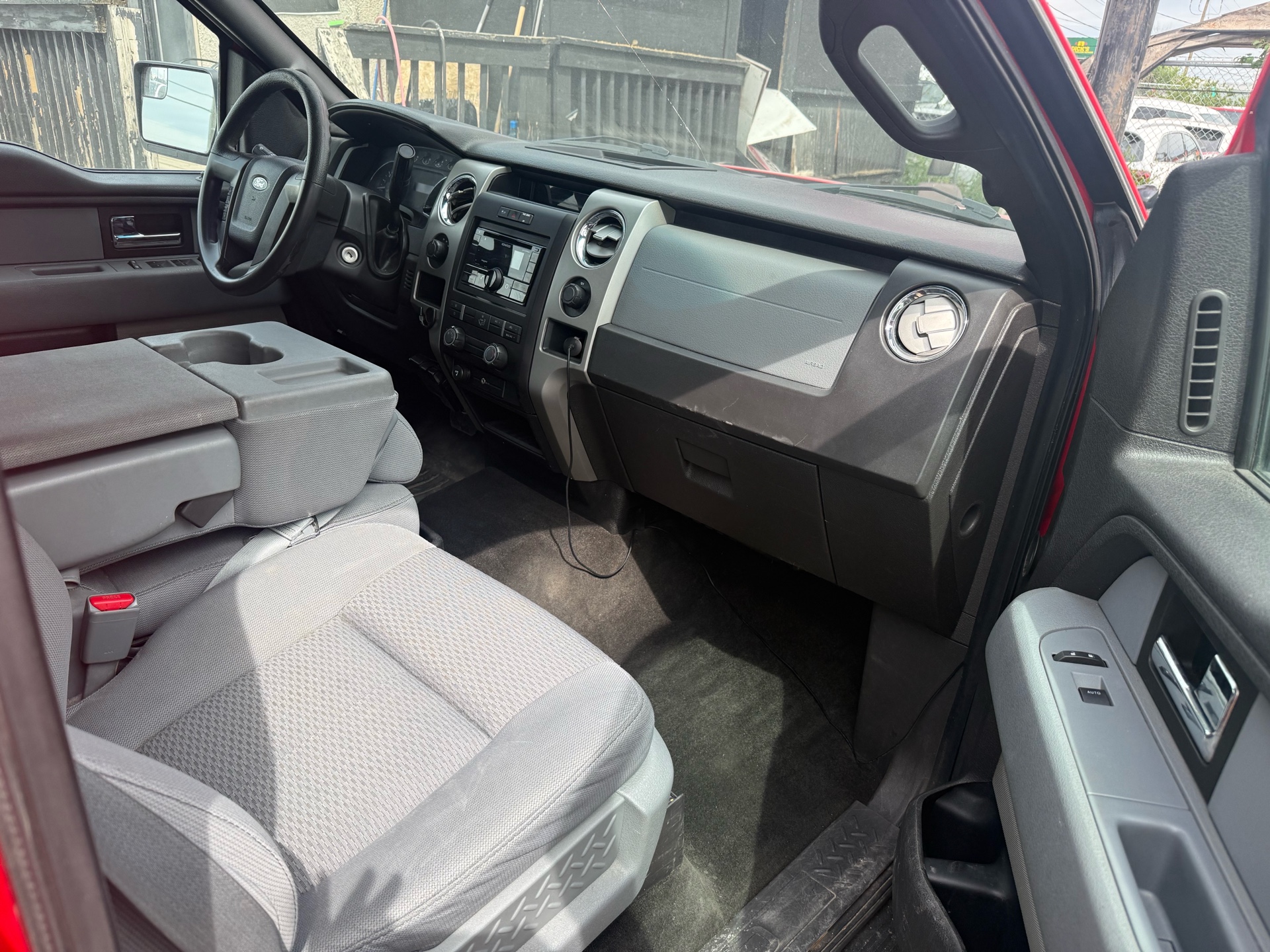 /cambridgemotors/2012-Ford-F-150-24070032750171055.jpg