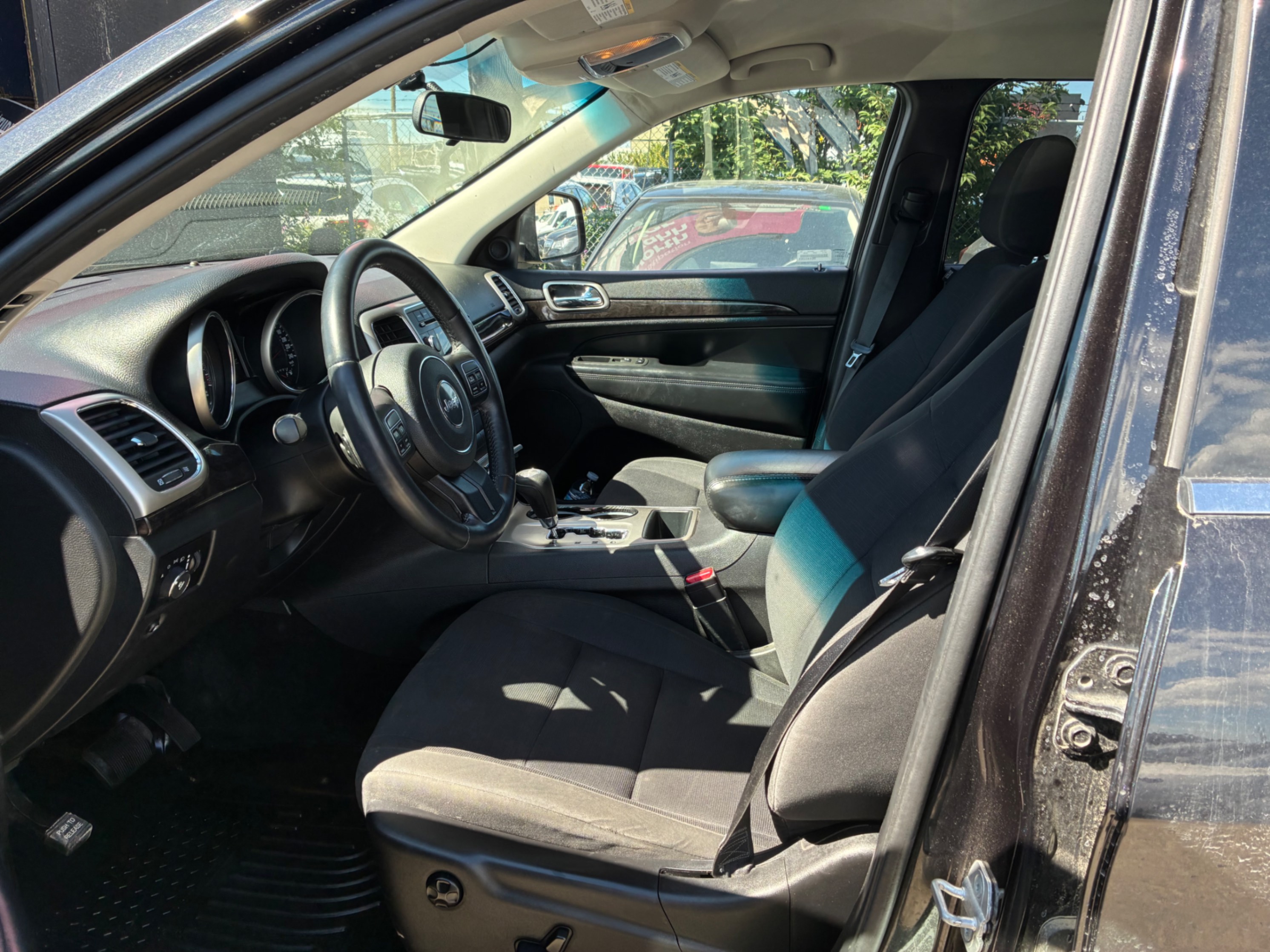 /cambridgemotors/2013-Jeep-GrandCherokee-20141482540806144.jpg