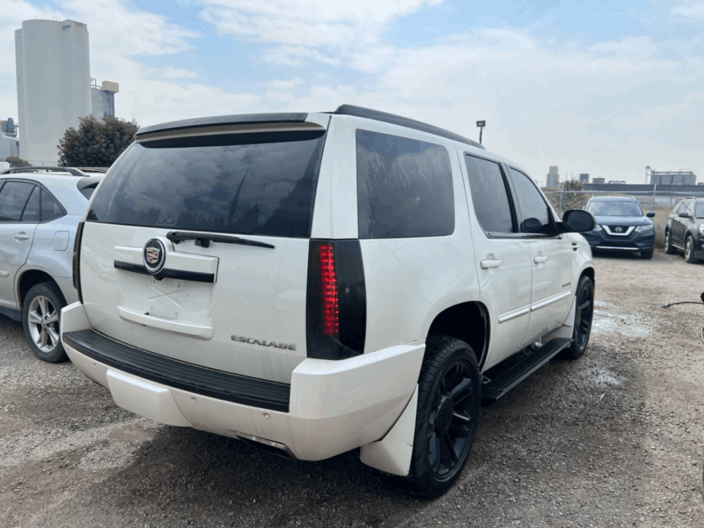 /cambridgemotors/2014-Cadillac-Escalade-4023323287512157.jpg