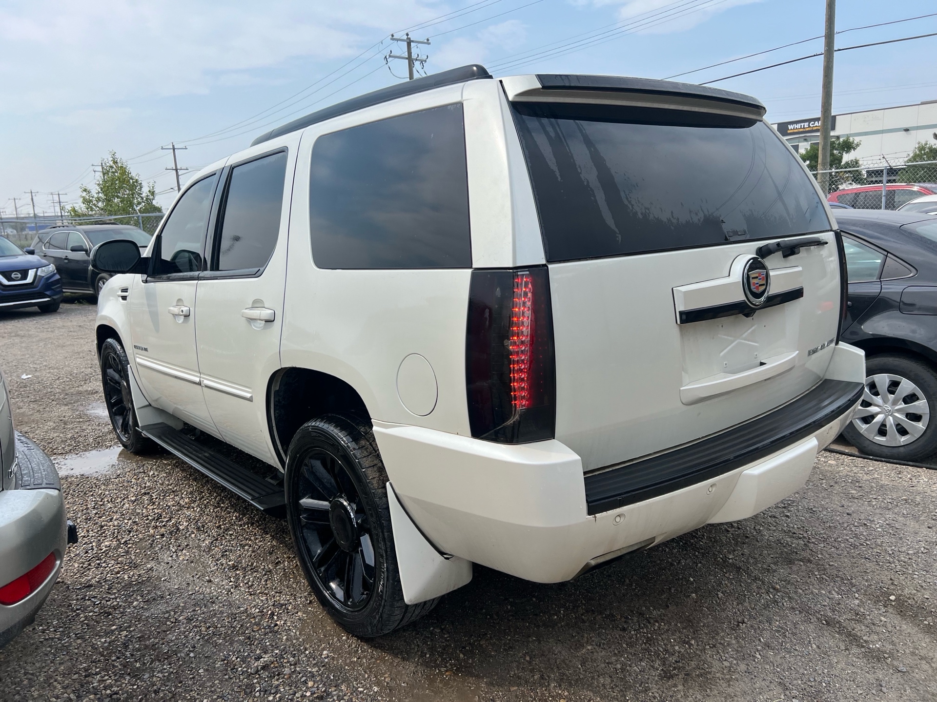 /cambridgemotors/2014-Cadillac-Escalade-8327940089109689.jpg