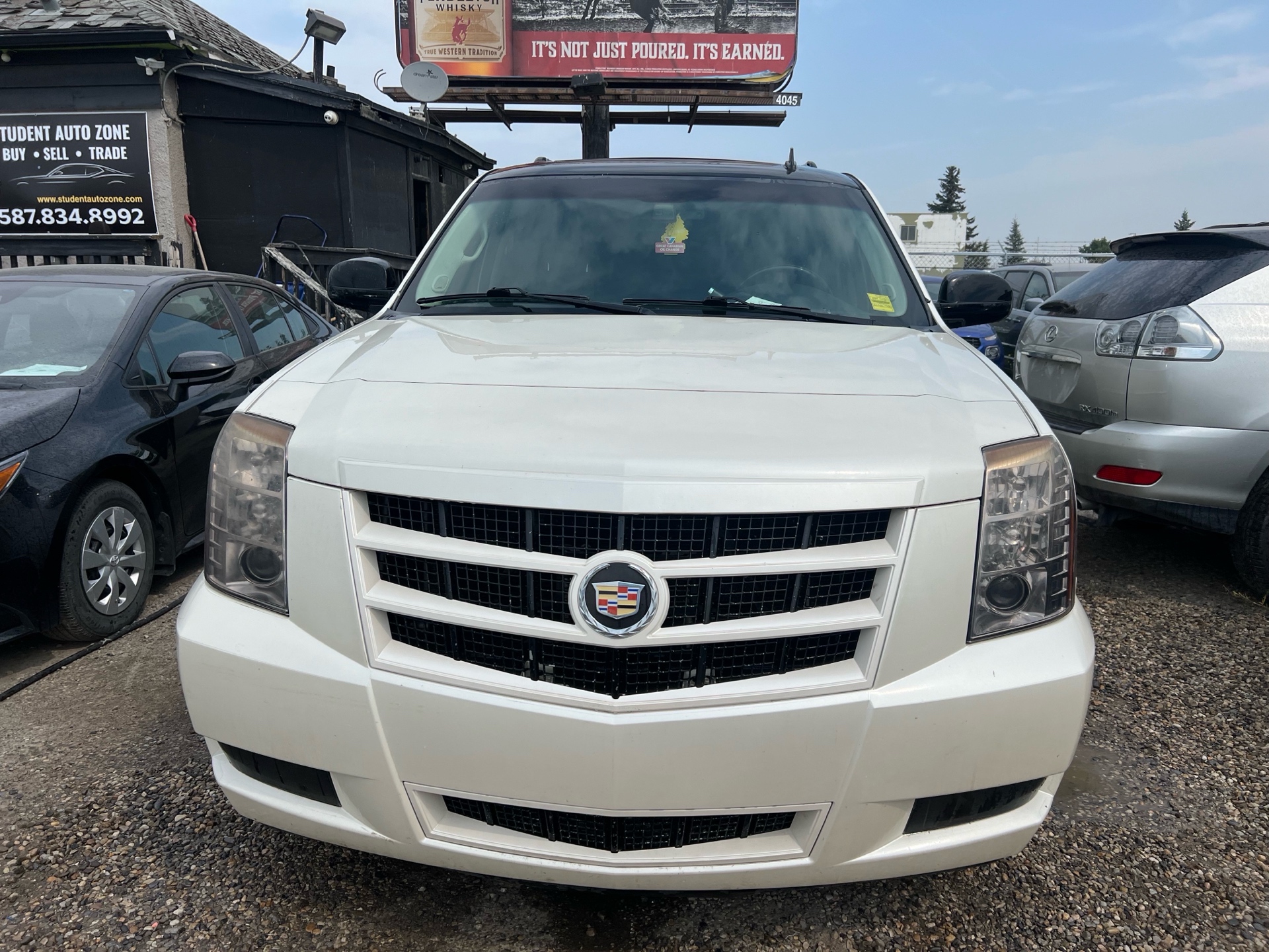 /cambridgemotors/2014-Cadillac-Escalade-8418871123428986.jpg