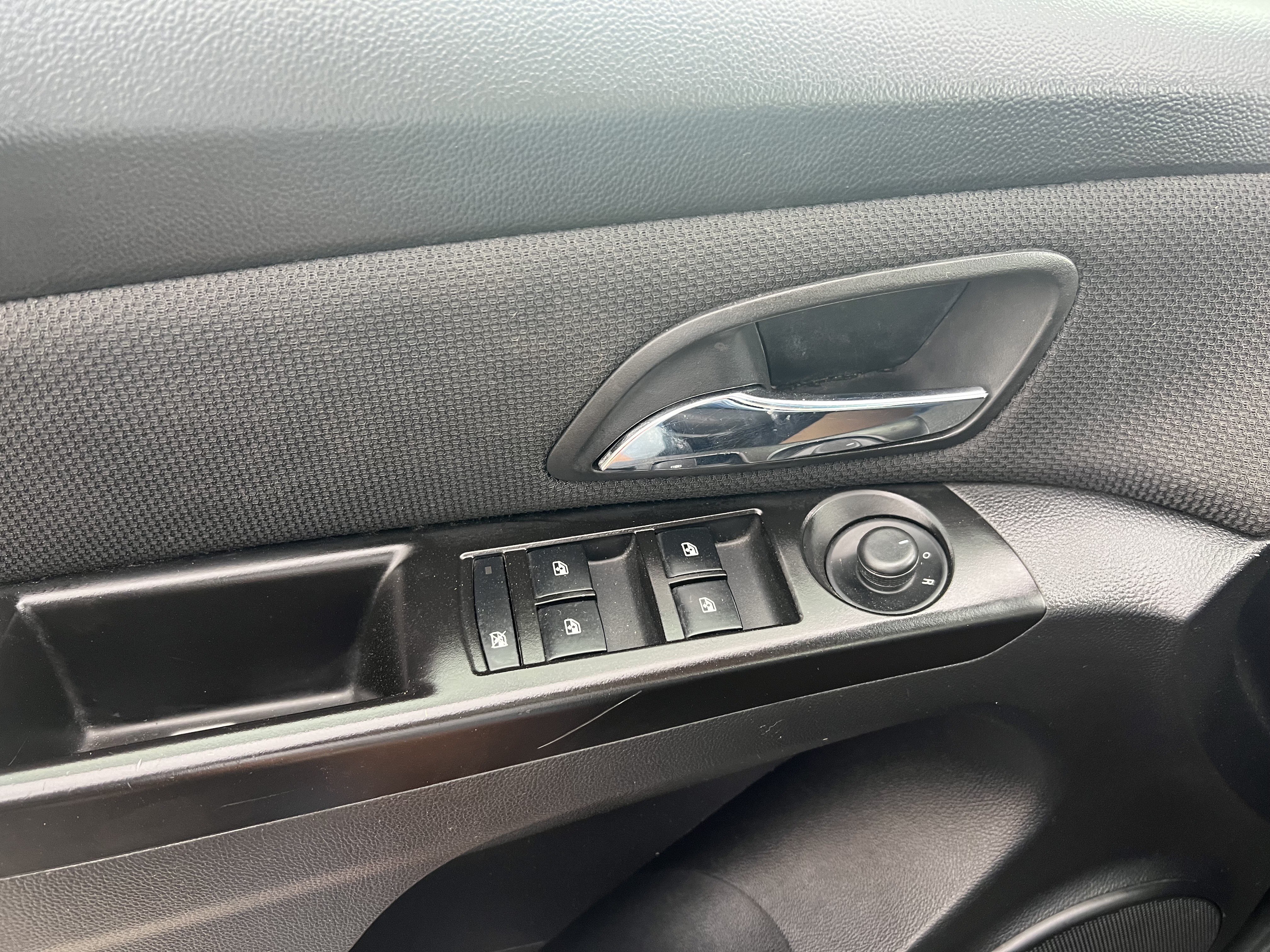 /cambridgemotors/2014-Chevrolet-Cruze-9055702706613111.jpg