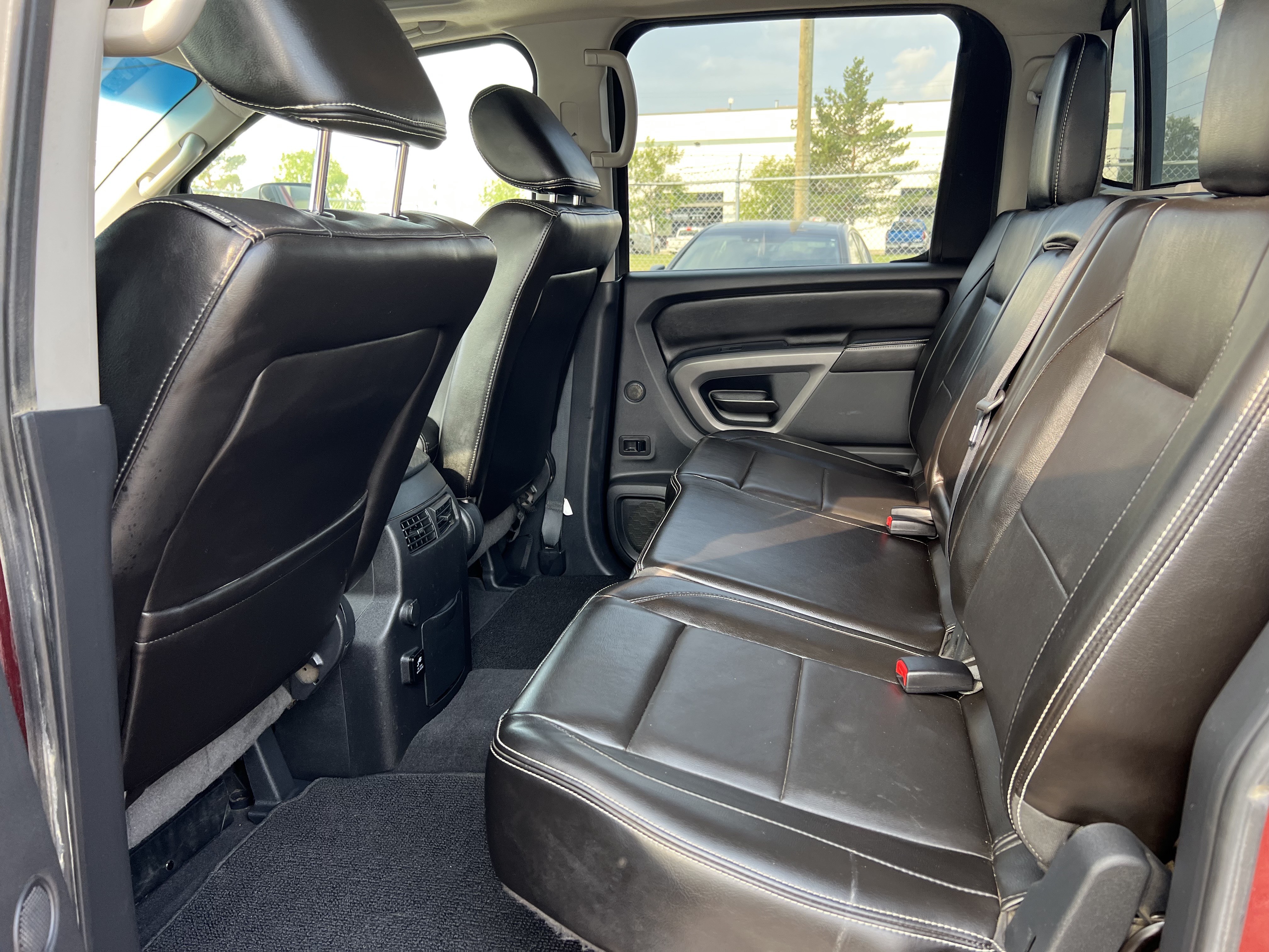 /cambridgemotors/2015-Nissan-Titan-23895569551031204.jpg