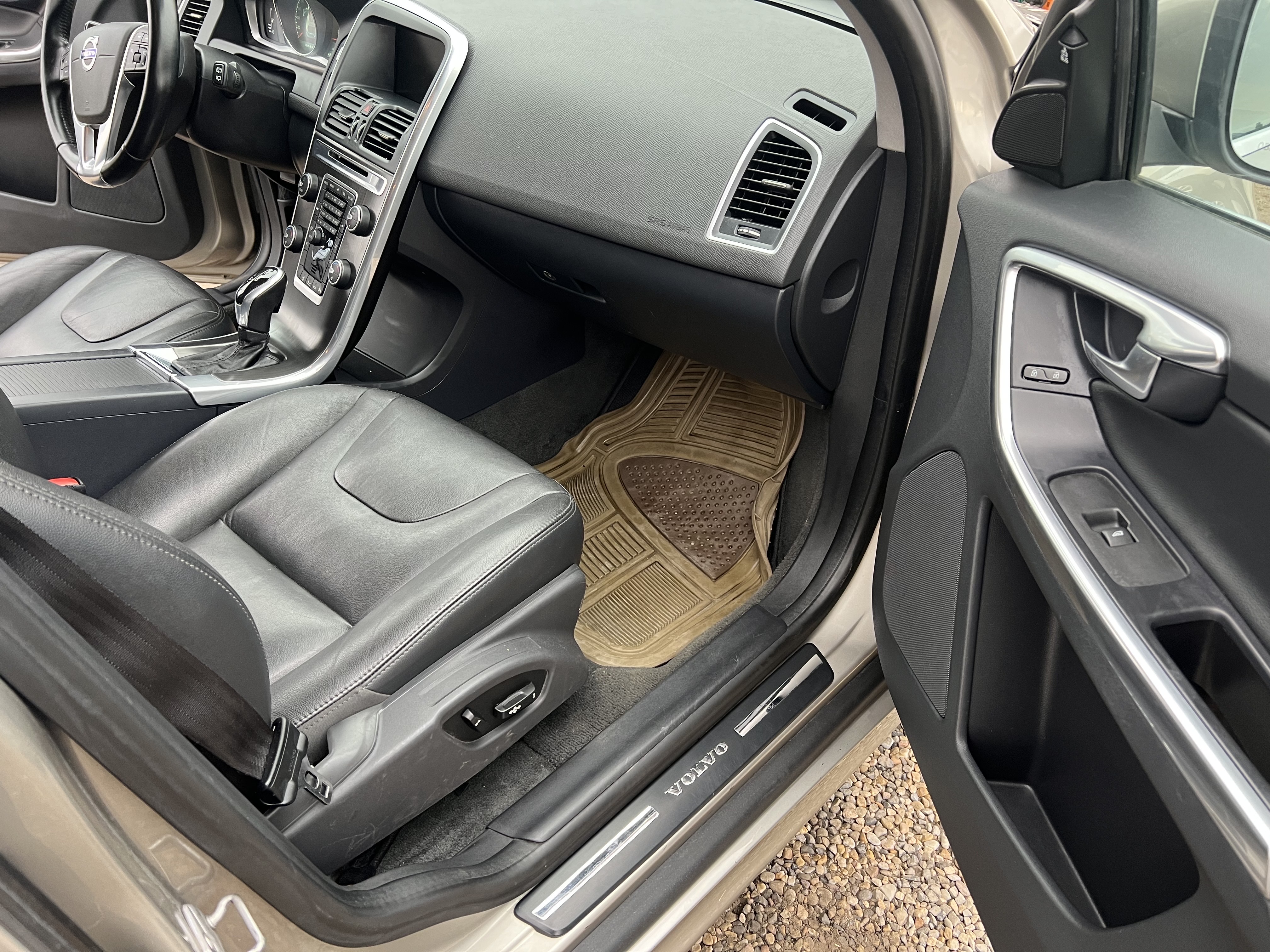 /cambridgemotors/2015-Volvo-XC60-6629078349628177.jpg