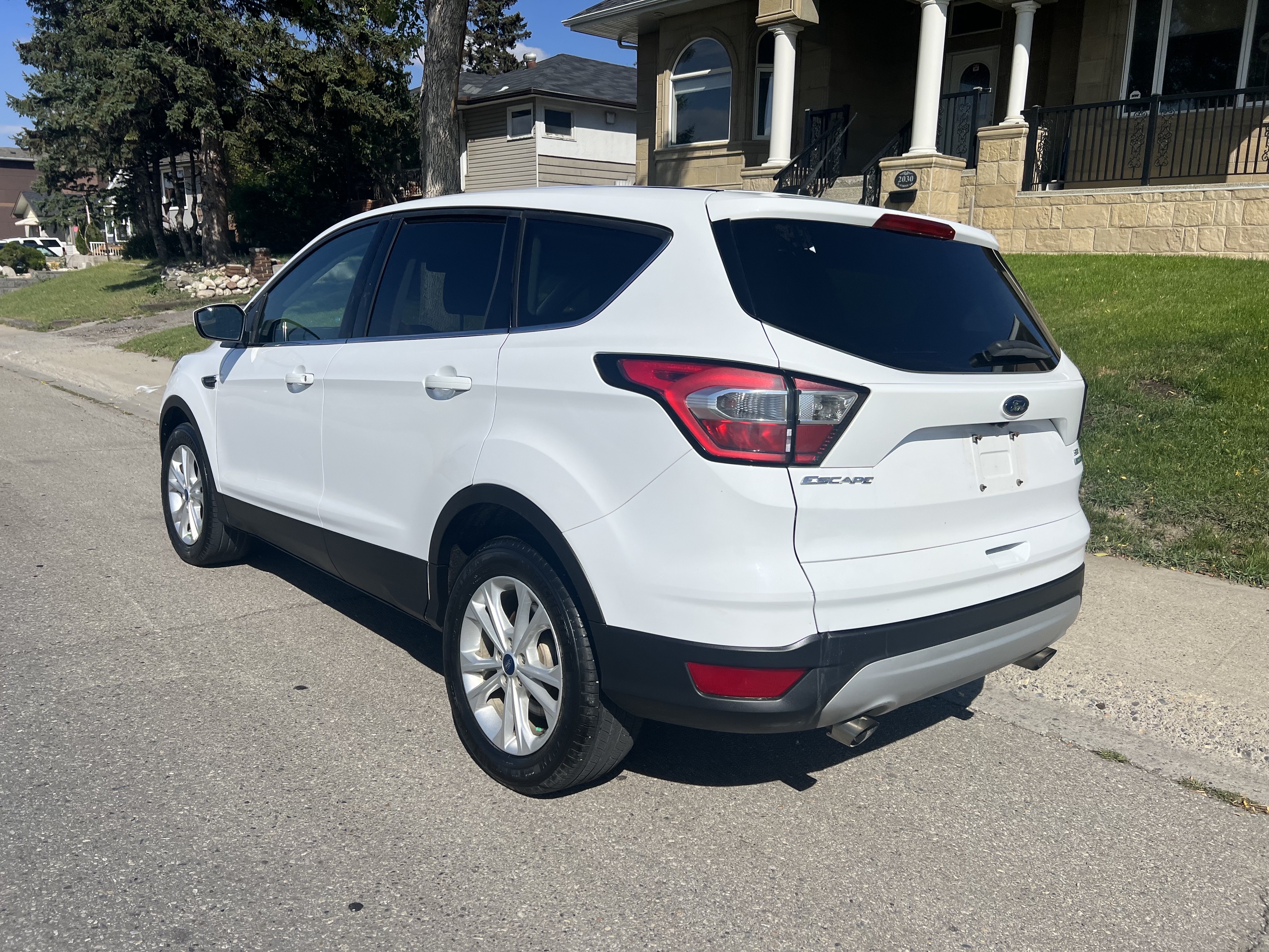 /cambridgemotors/2017-Ford-Escape-9305663466336638.jpg