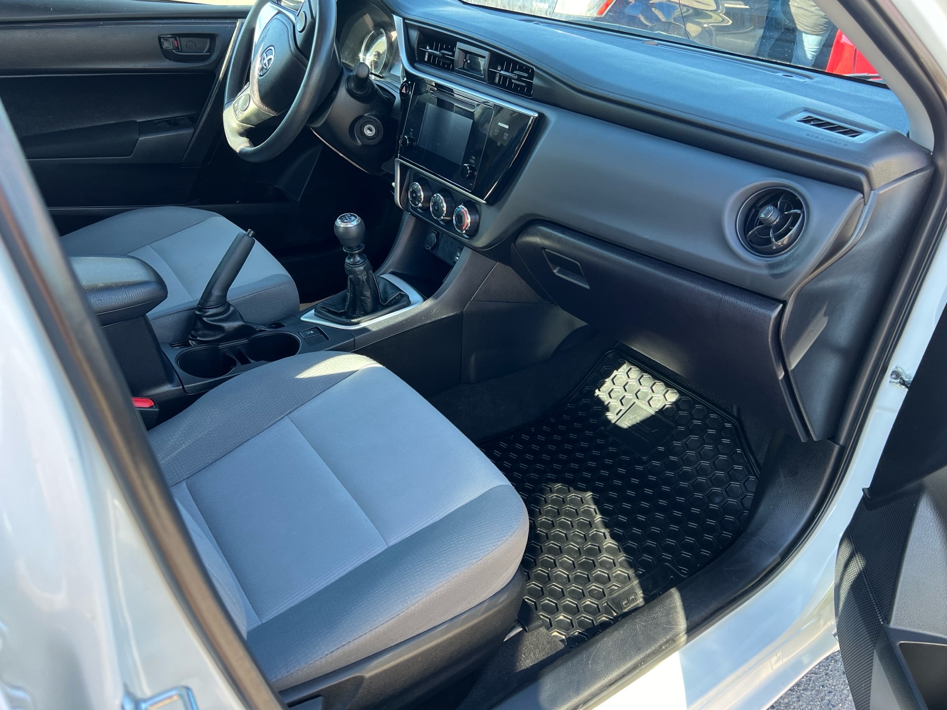 /cambridgemotors/2017-Toyota-Corolla-36590076519802395.jpg