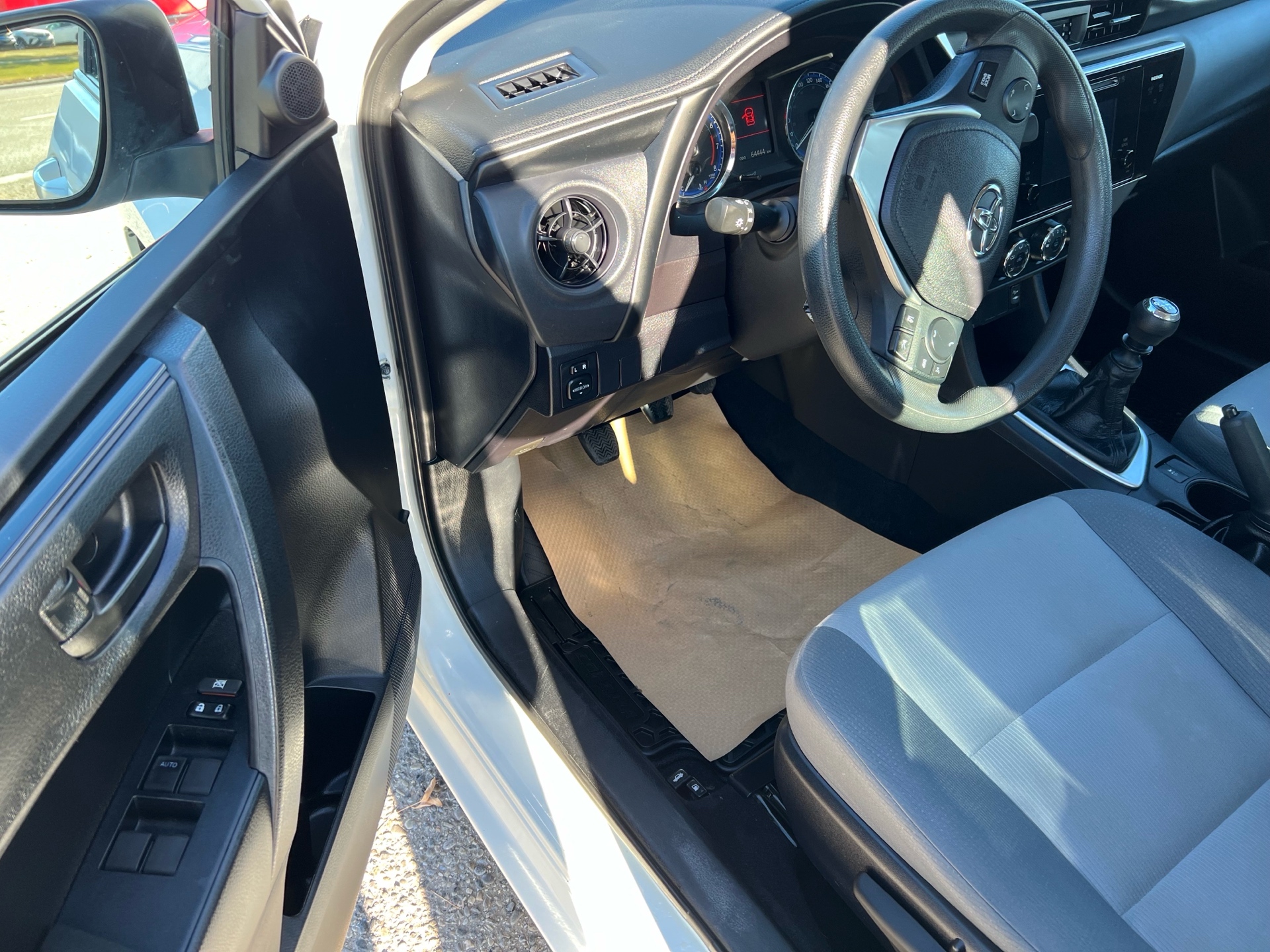/cambridgemotors/2017-Toyota-Corolla-5501078825601518.jpg