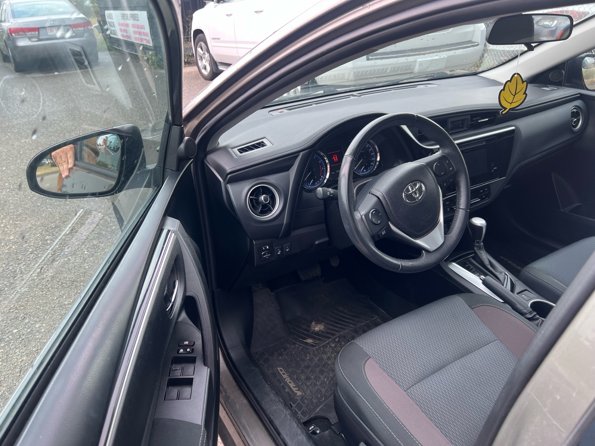 /cambridgemotors/2018-Toyota-Corolla-8785385239141961.jpg