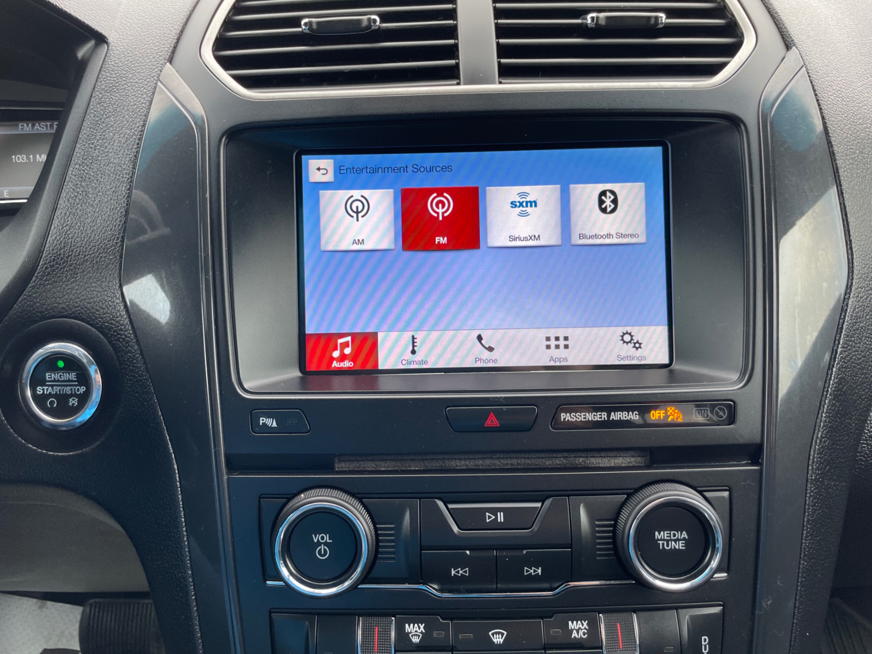 /cambridgemotors/2019-Ford-Explorer-17907460241729445.jpg
