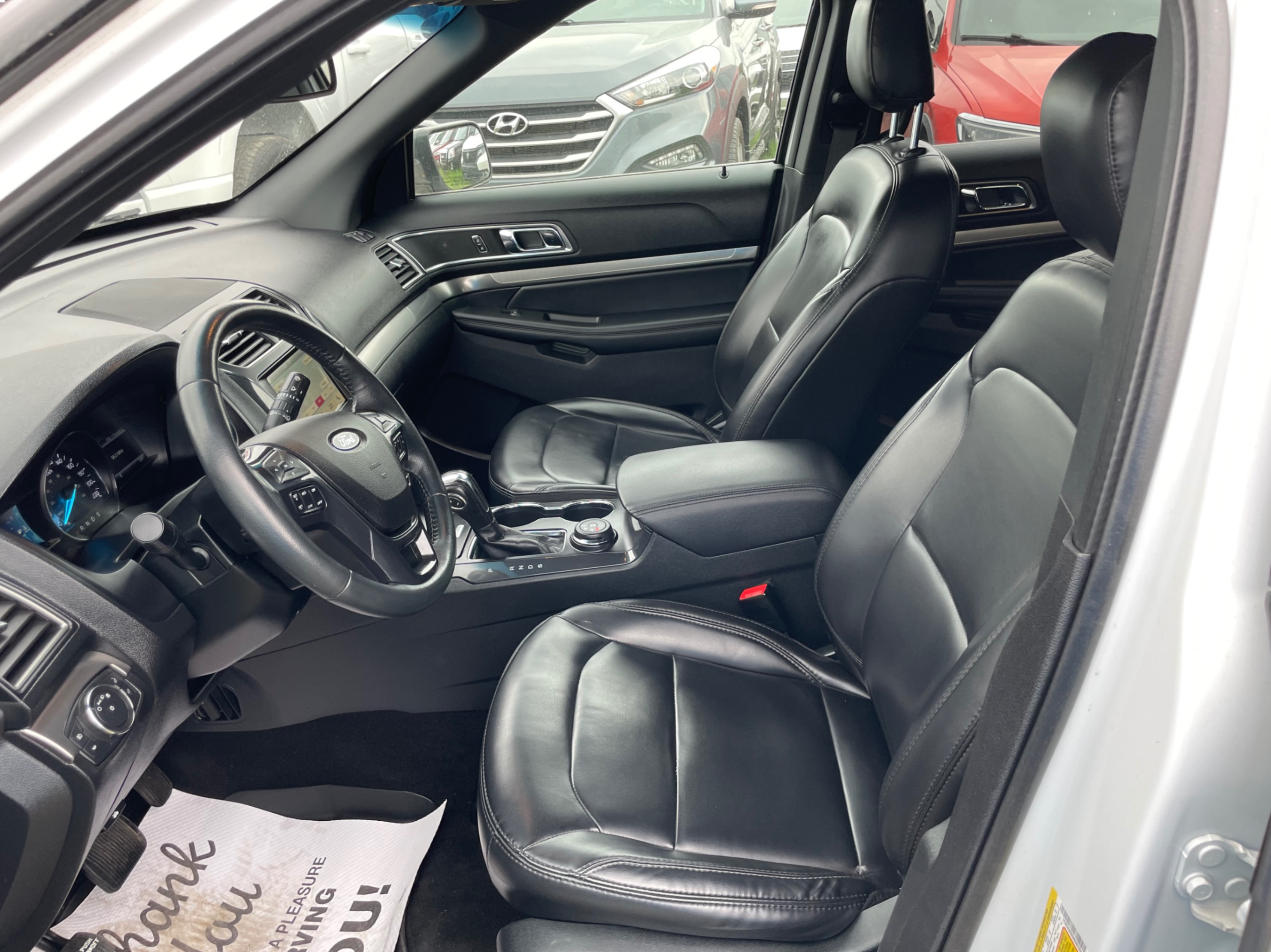 /cambridgemotors/2019-Ford-Explorer-25584381774443443.jpg