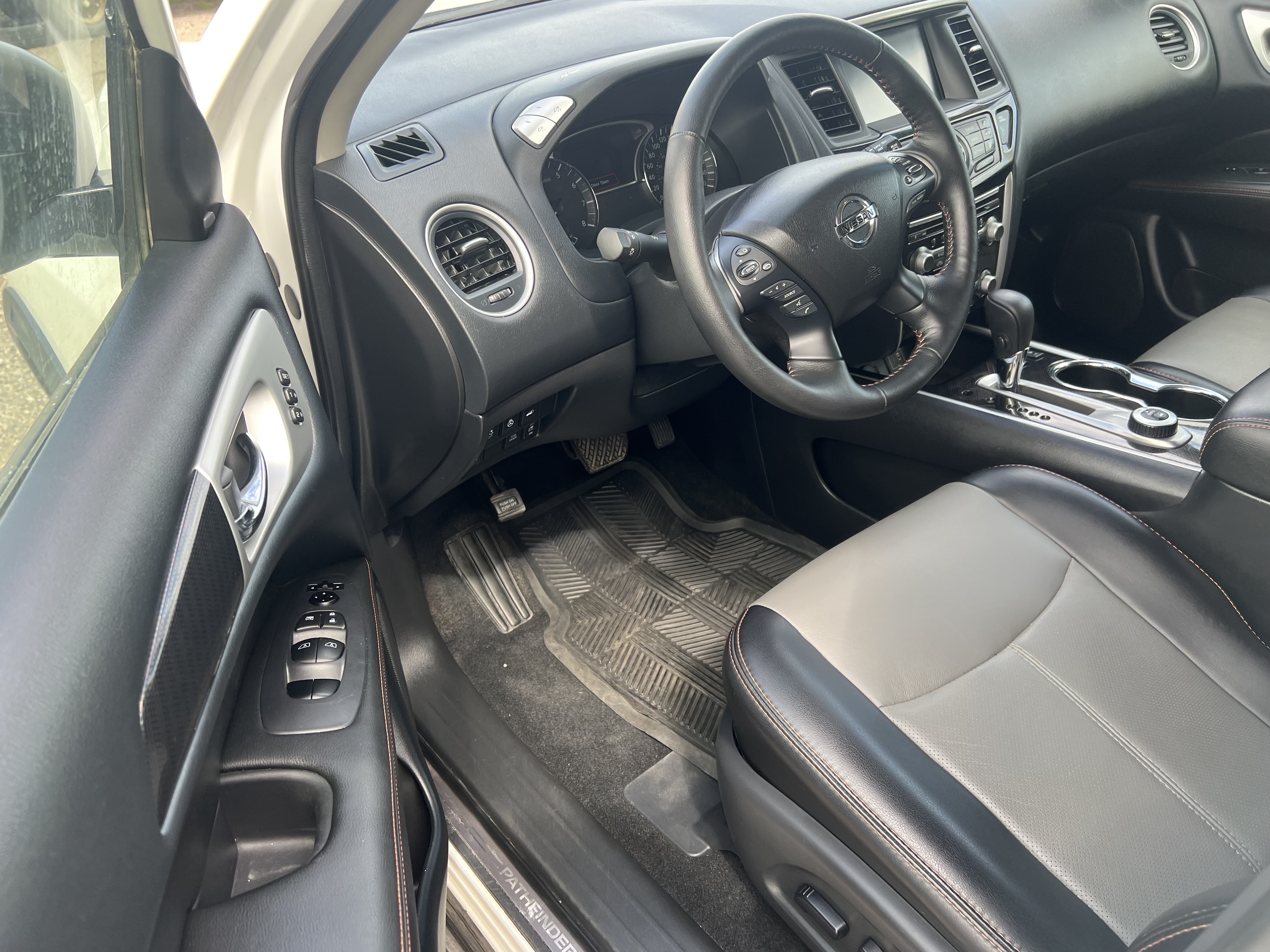 /cambridgemotors/2020-Nissan-Pathfinder-19162577487370513.jpg