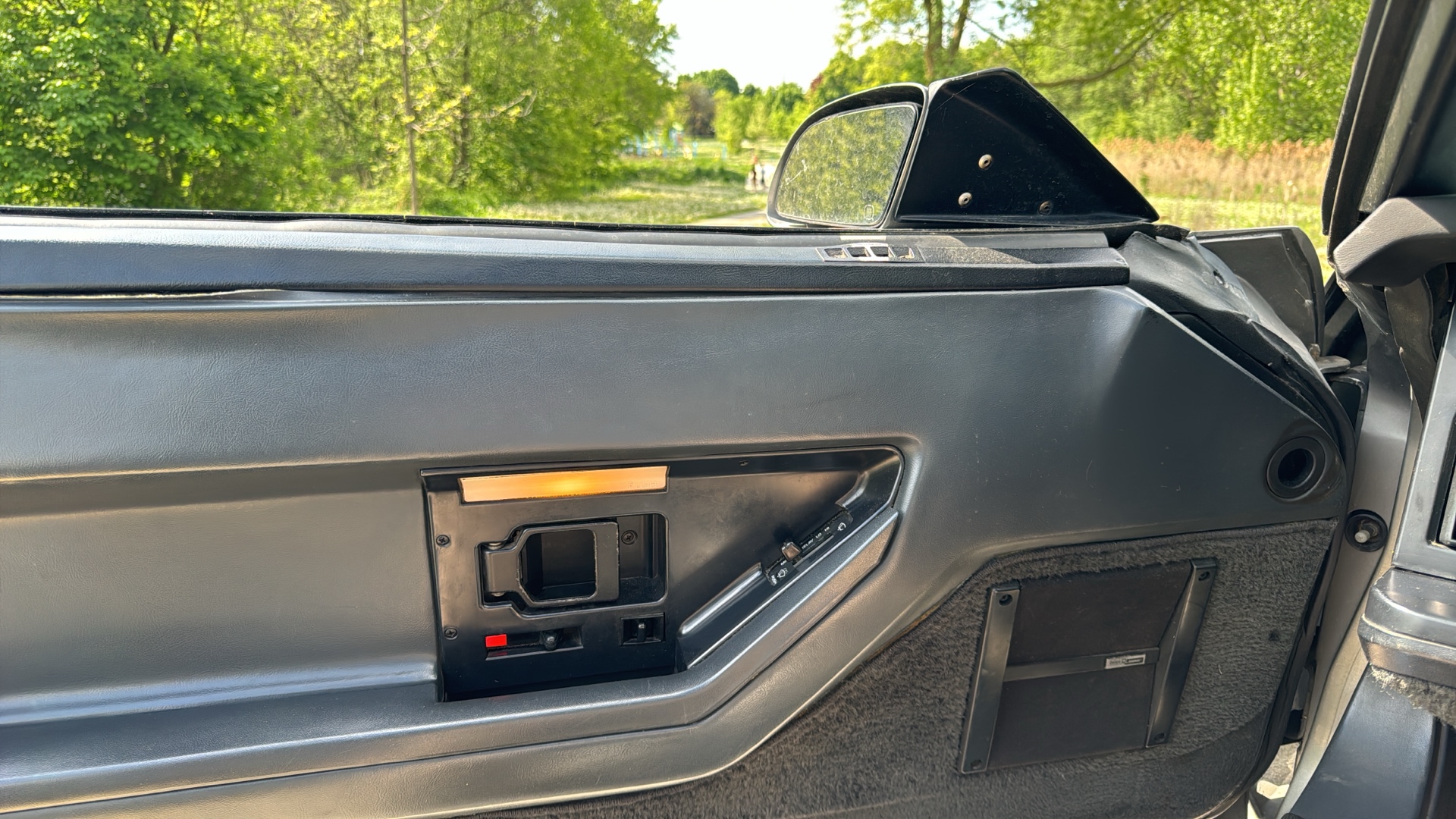 /canadacars/1987-Chevrolet-Corvette-5223324815349257.jpg