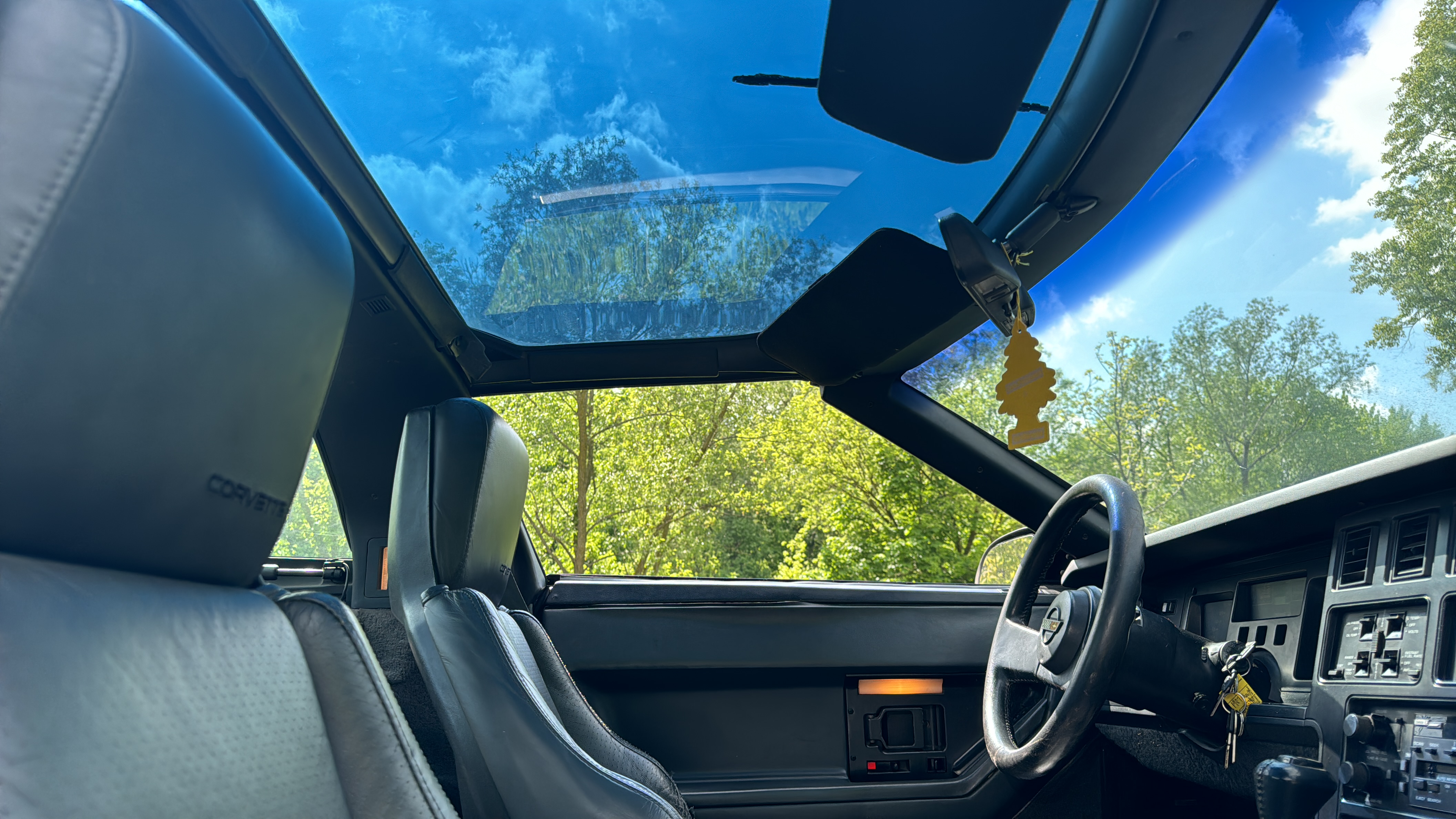 /canadacars/1987-Chevrolet-Corvette-7323538462833425.jpg
