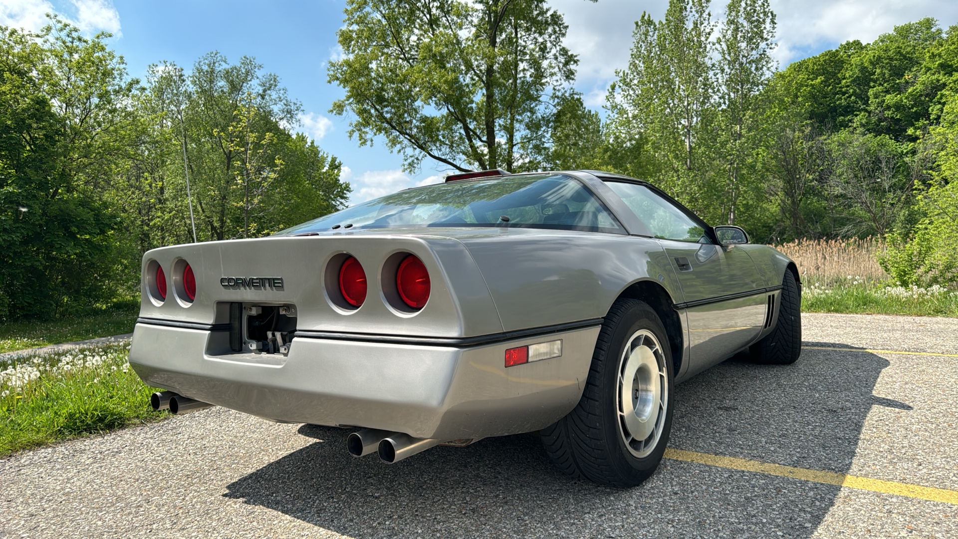 /canadacars/1987-Chevrolet-Corvette-8779655376006712.jpg