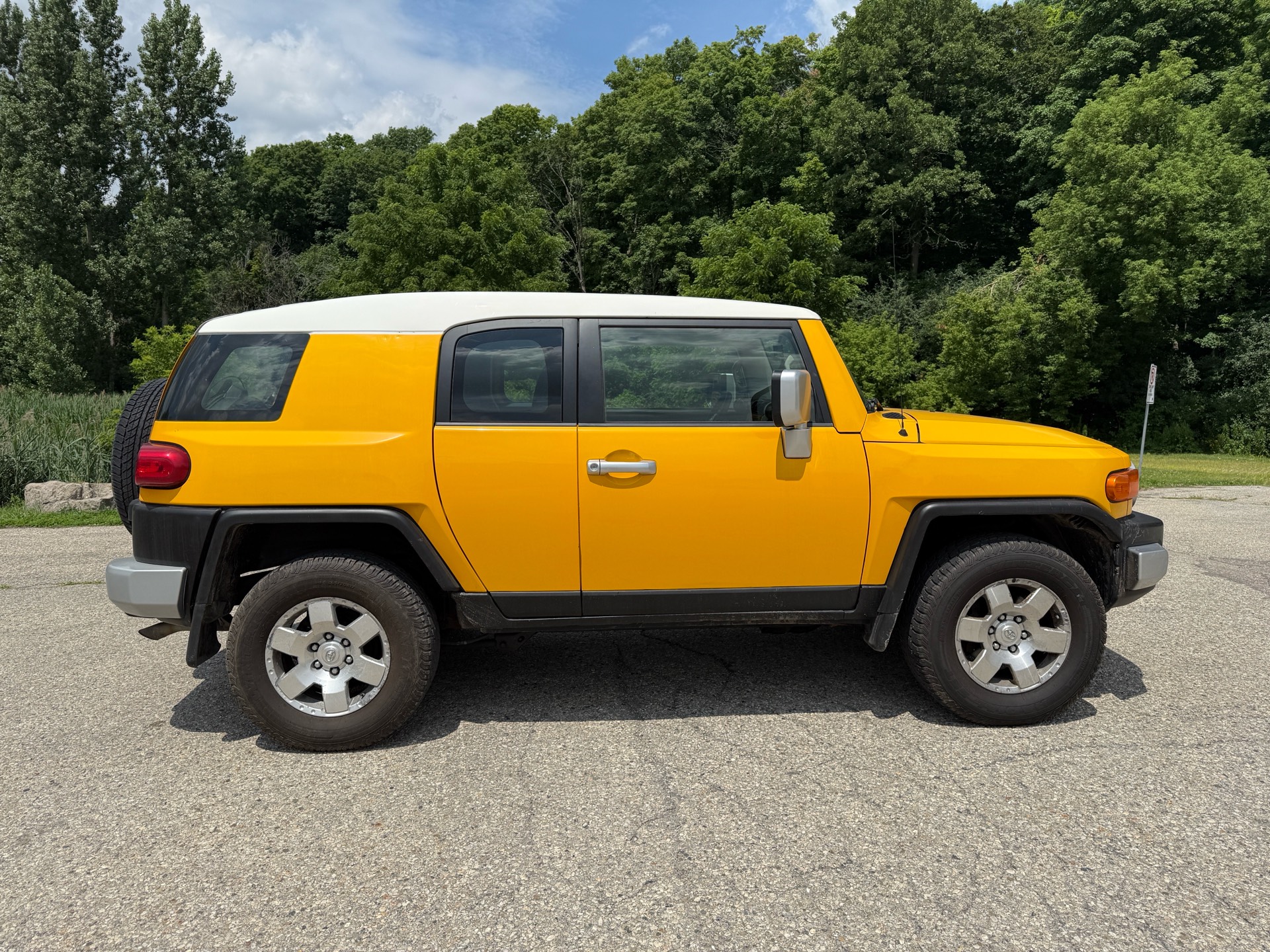 /canadacars/2008-Toyota-FJCruiser-16299401292755578.jpg
