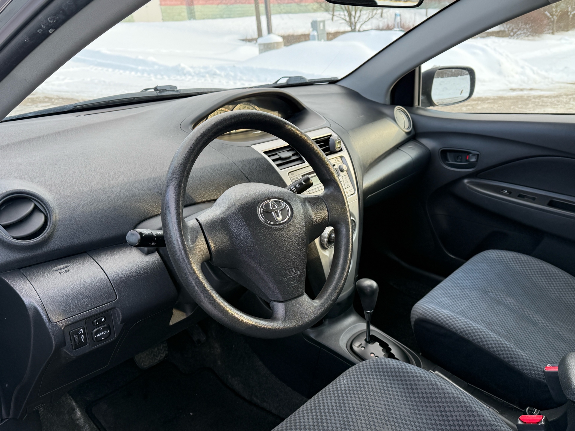 /canadacars/2008-Toyota-Yaris-5852147210804899.jpg