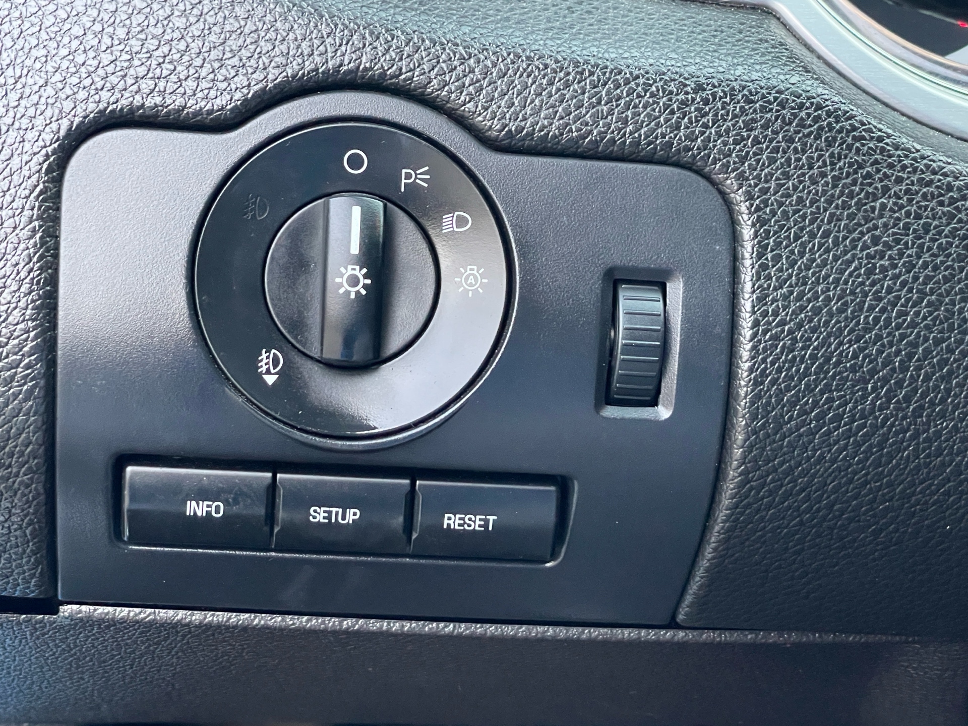 /canadacars/2010-Ford-Mustang-6976142379640584.jpg