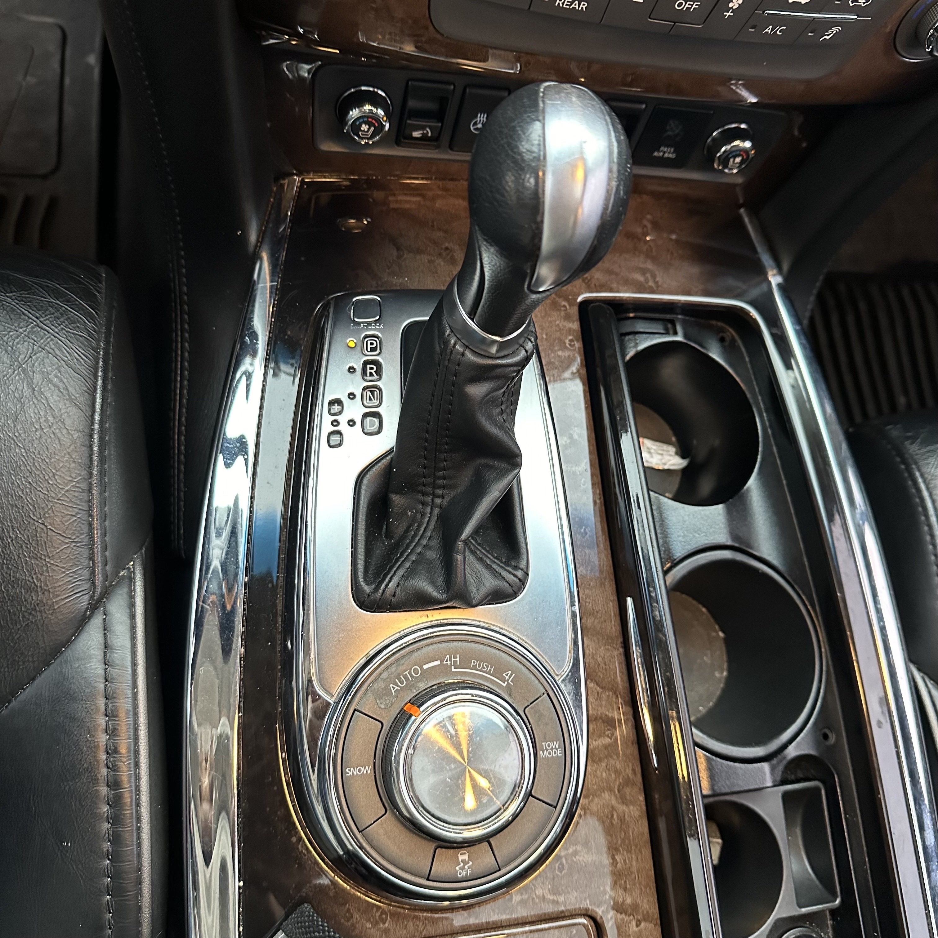 /canadacars/2011-INFINITI-QX56-2789559317311745.jpg