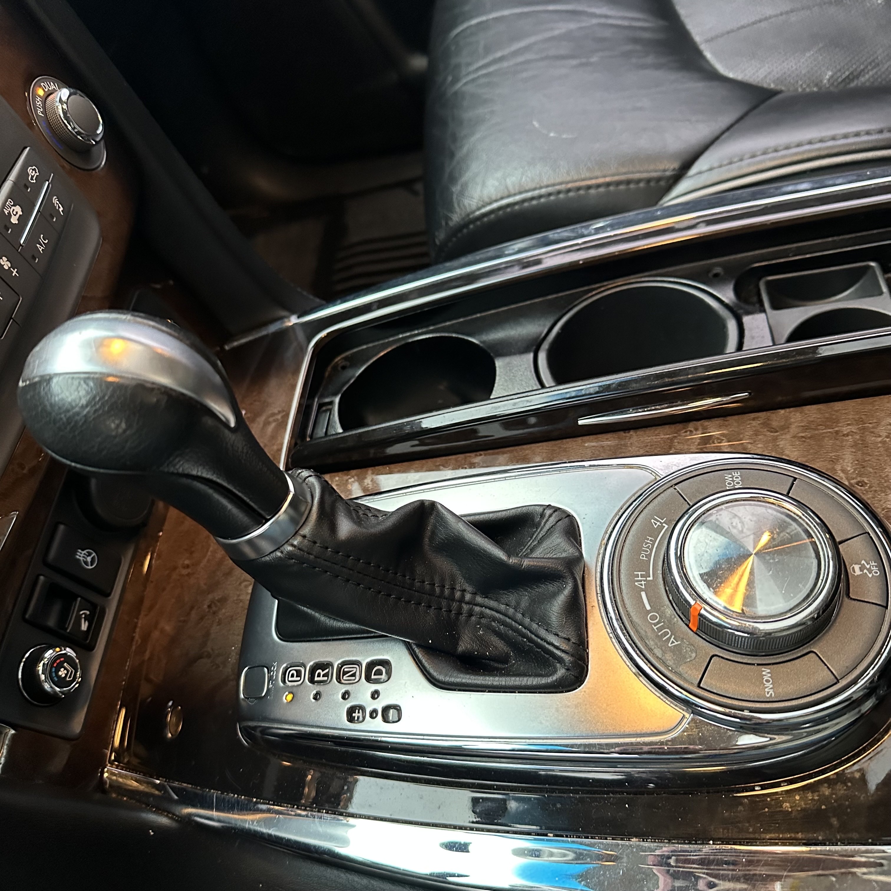 /canadacars/2011-INFINITI-QX56-6338074590698584.jpg