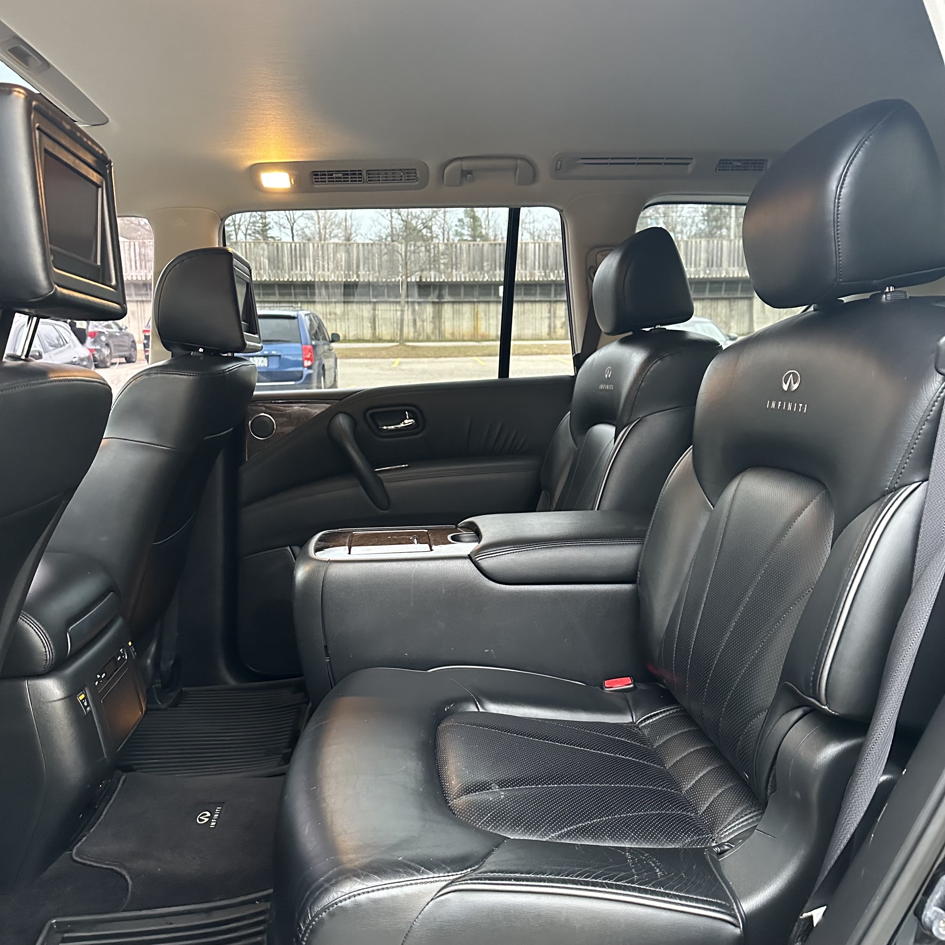 /canadacars/2011-INFINITI-QX56-6807677483573931.jpg