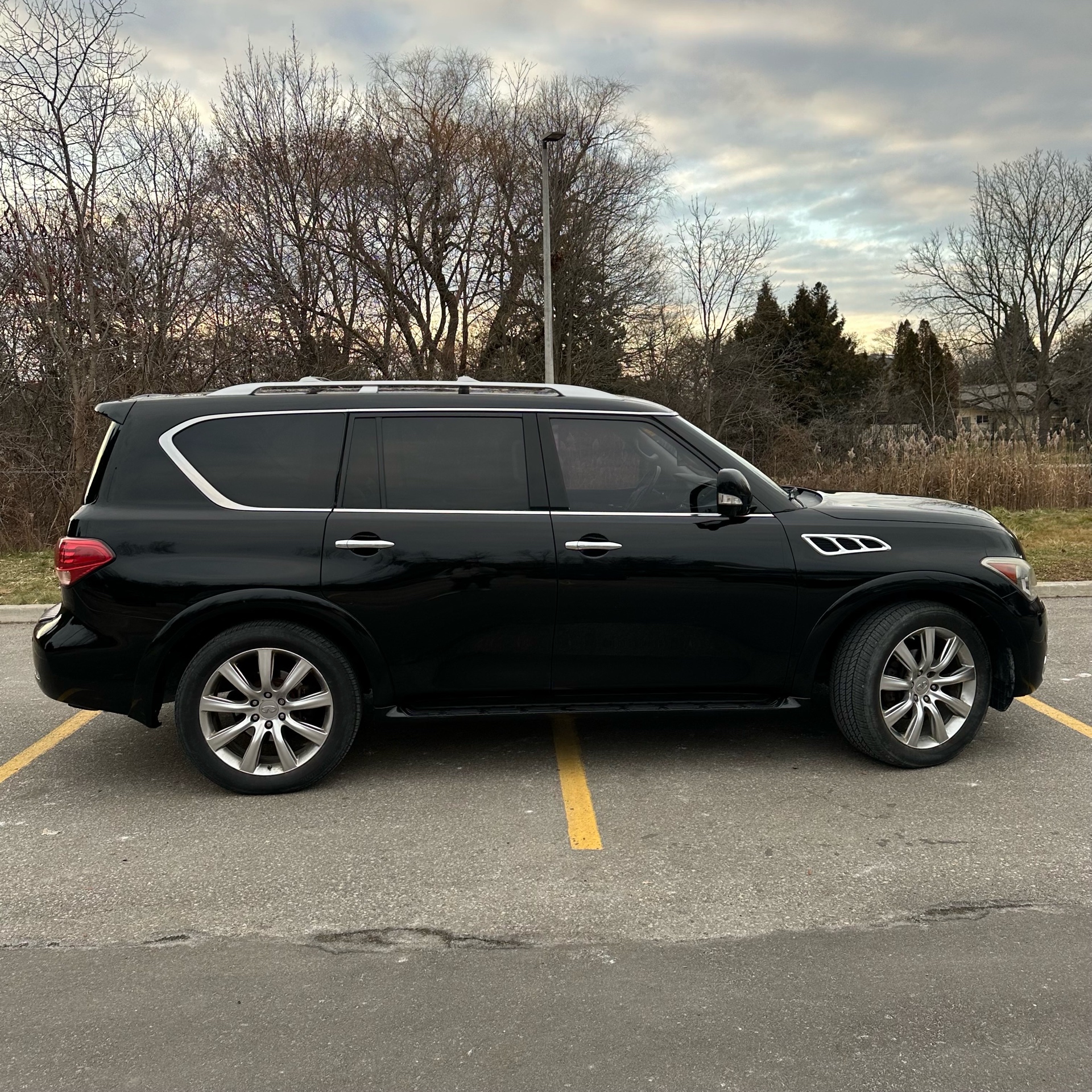 /canadacars/2011-INFINITI-QX56-8292207650354575.jpg