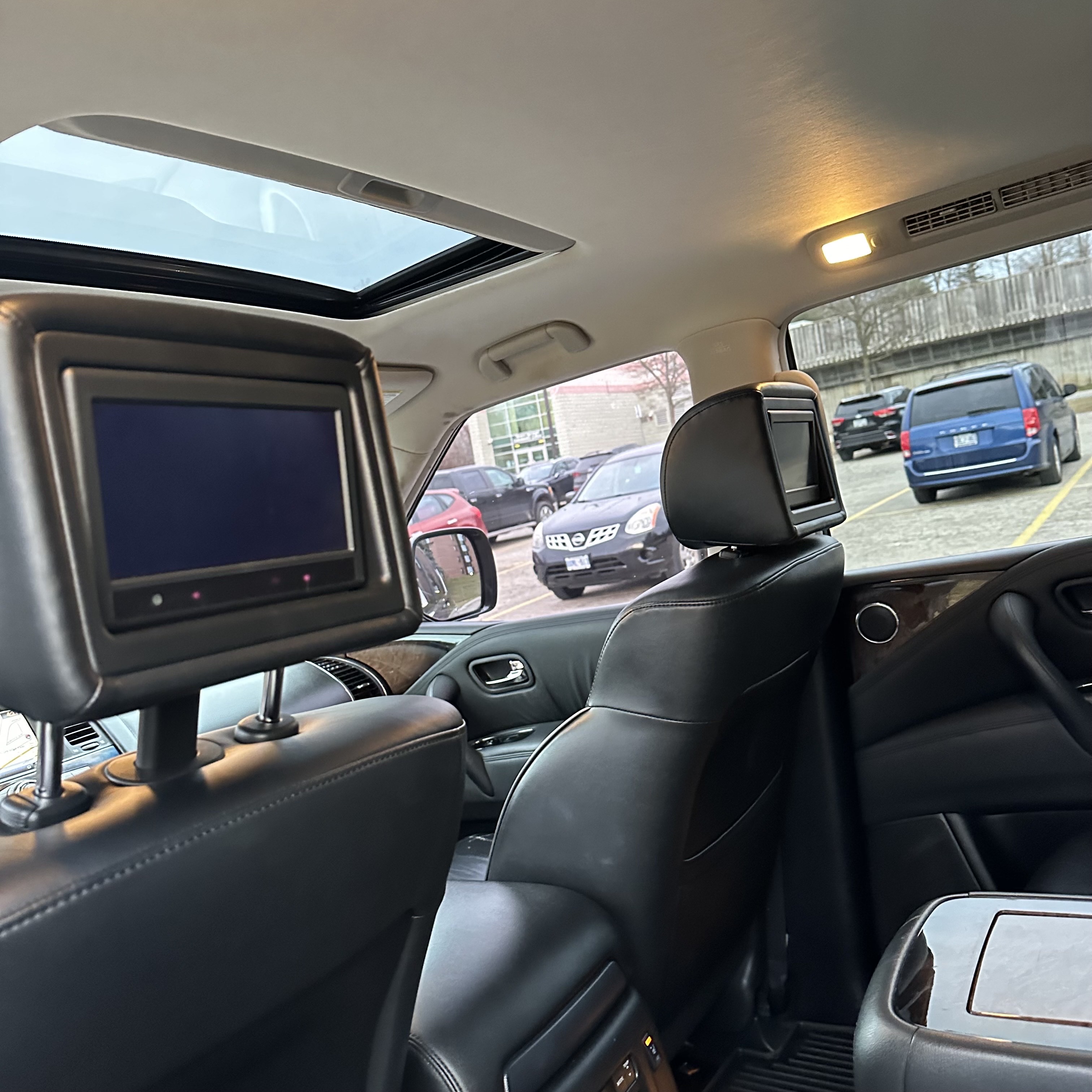 /canadacars/2011-INFINITI-QX56-9297422722980548.jpg