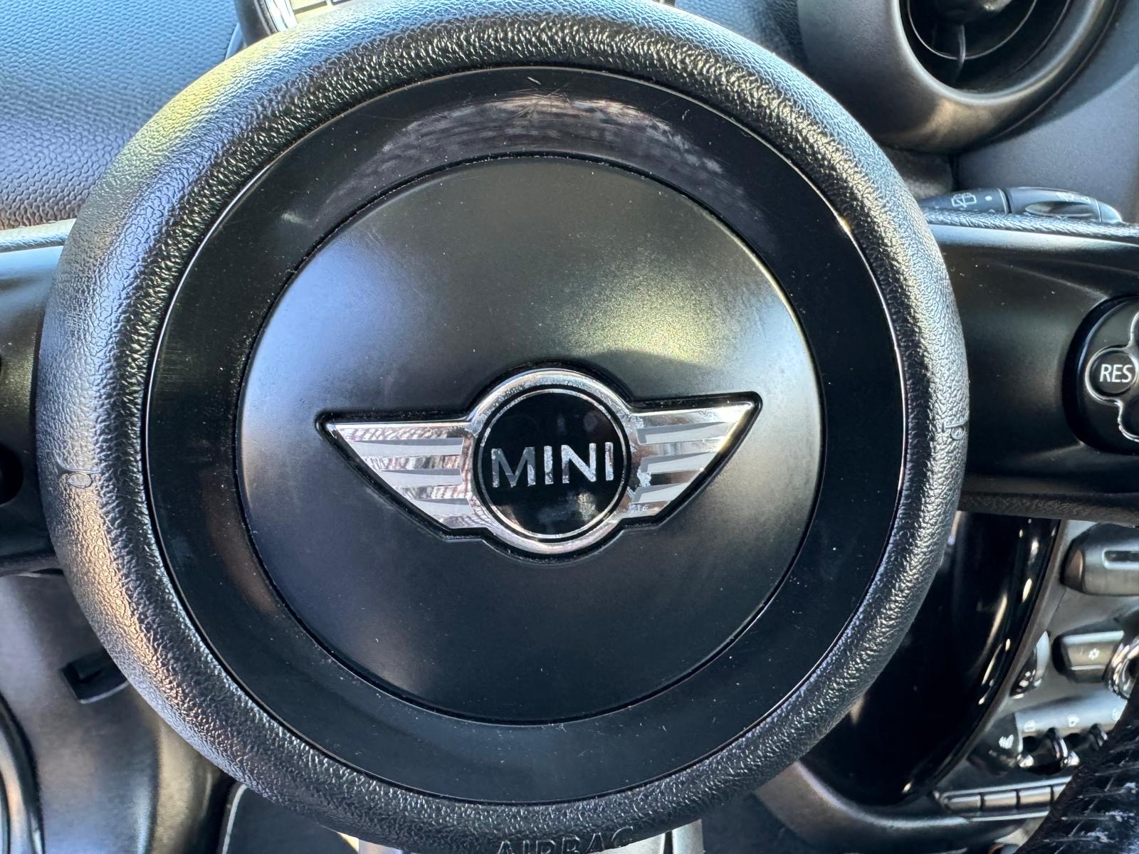 /canadacars/2011-MINI-CooperCountryman-1022662770747984.jpg