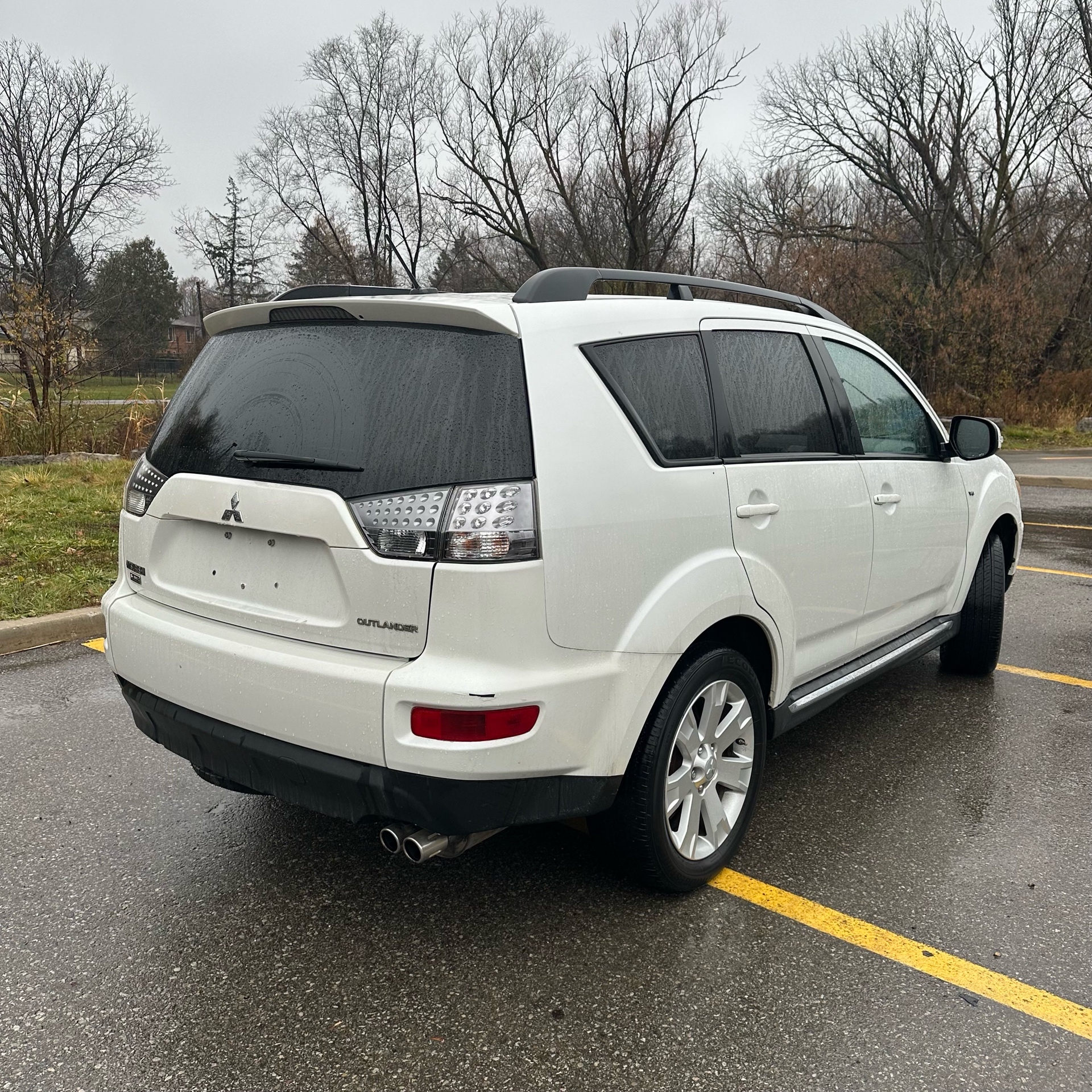 /canadacars/2011-Mitsubishi-Outlander-11549834094599842.jpg