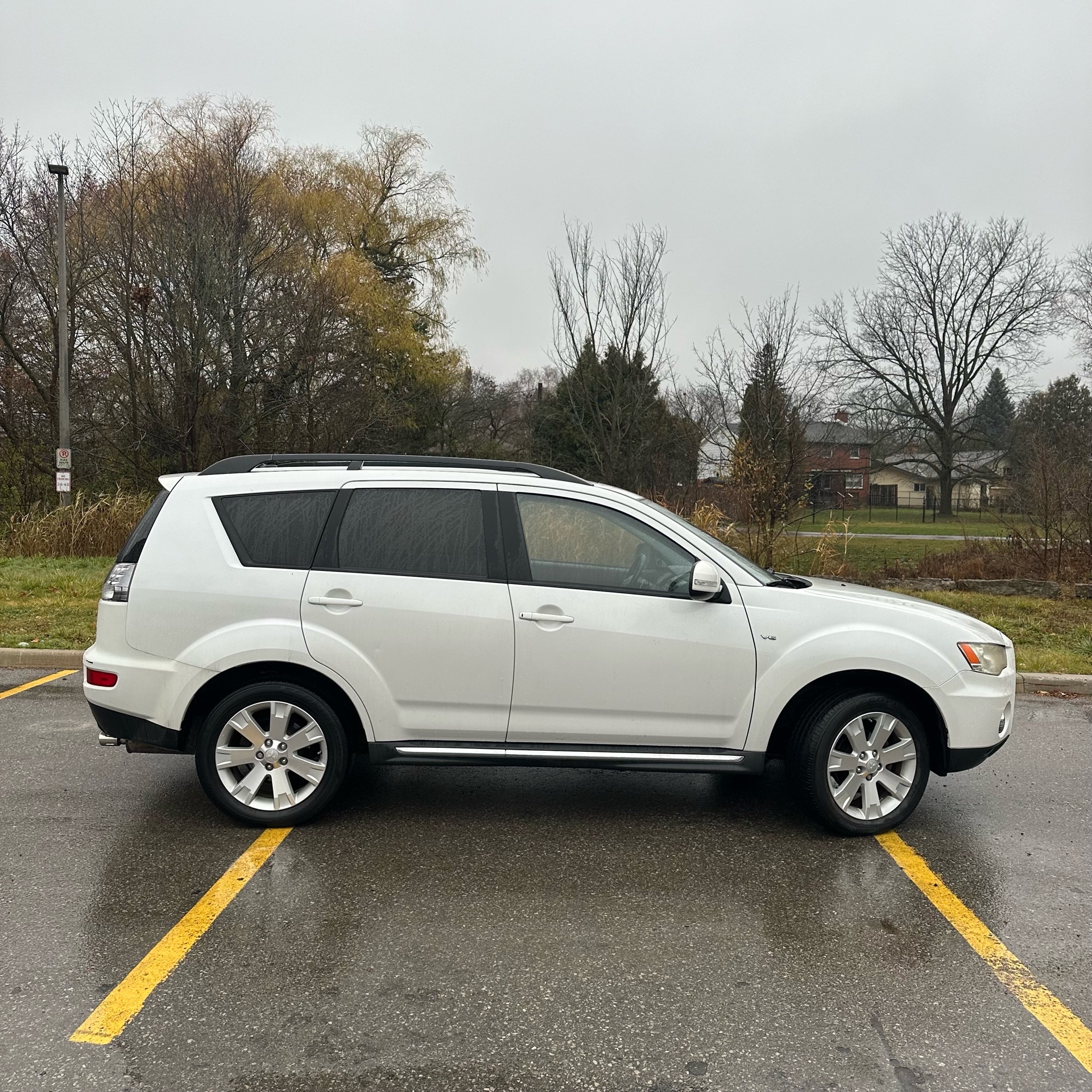 /canadacars/2011-Mitsubishi-Outlander-5453193407509822.jpg