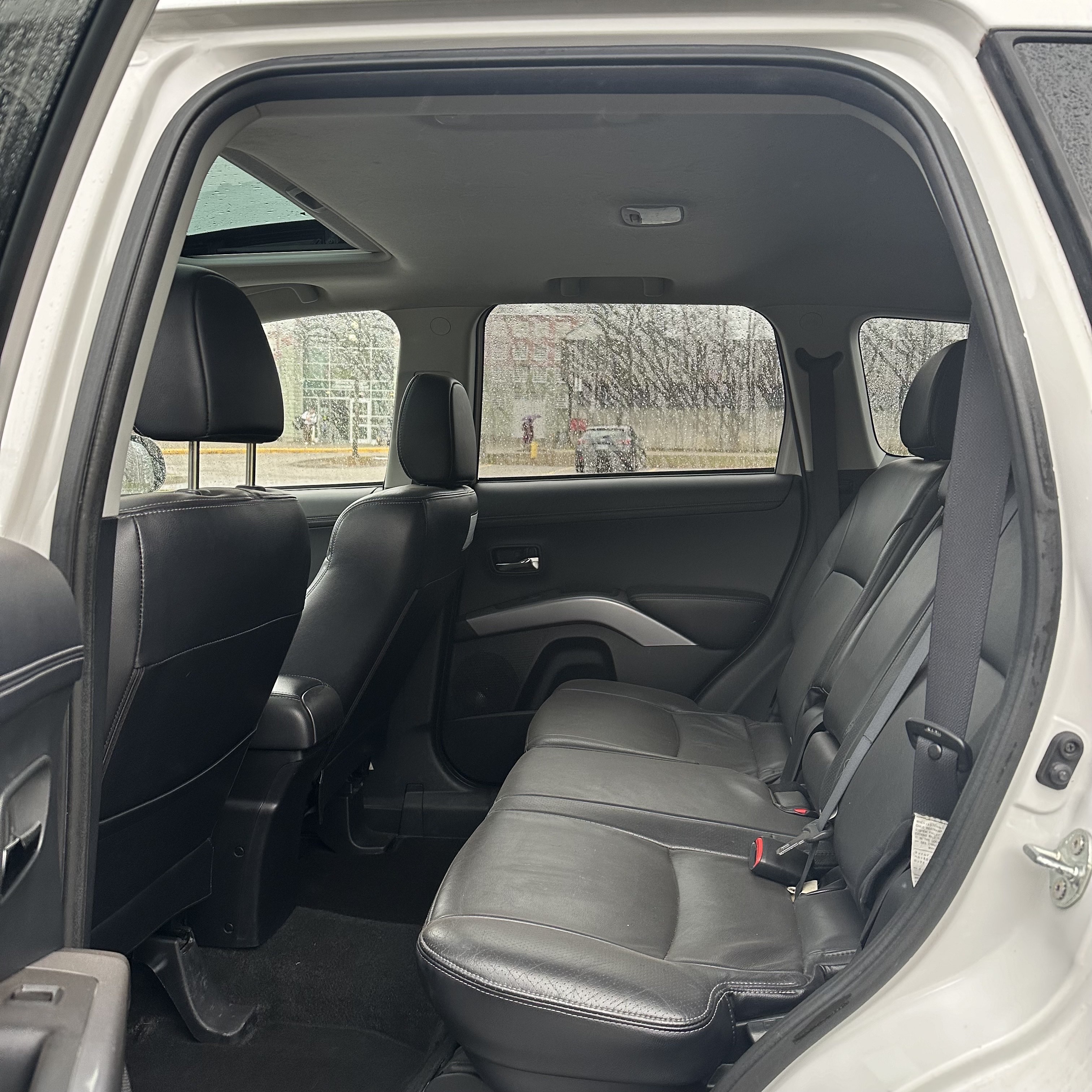/canadacars/2011-Mitsubishi-Outlander-952090467061502.jpg