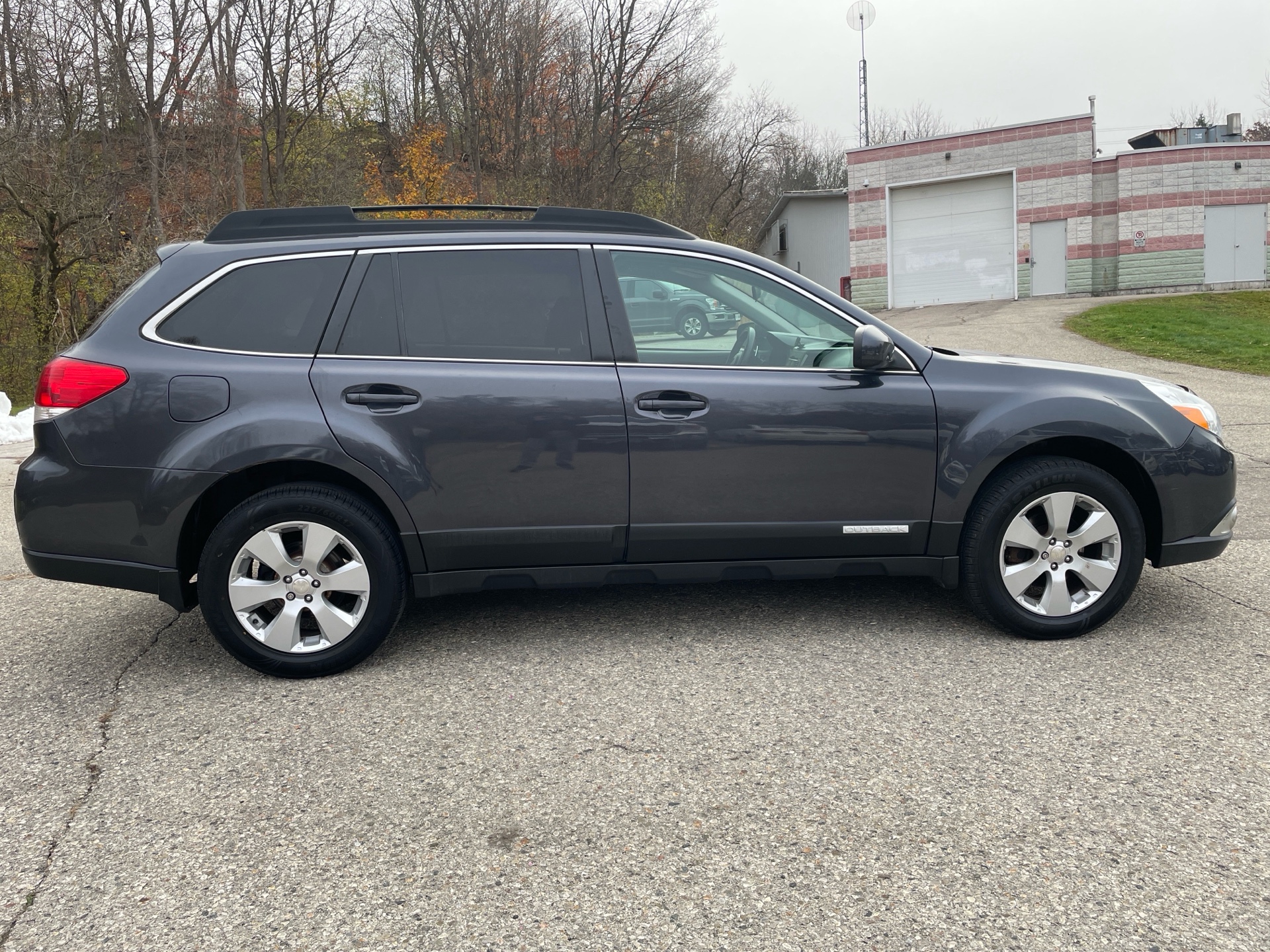 /canadacars/2011-Subaru-Outback-2612430396391048.jpg