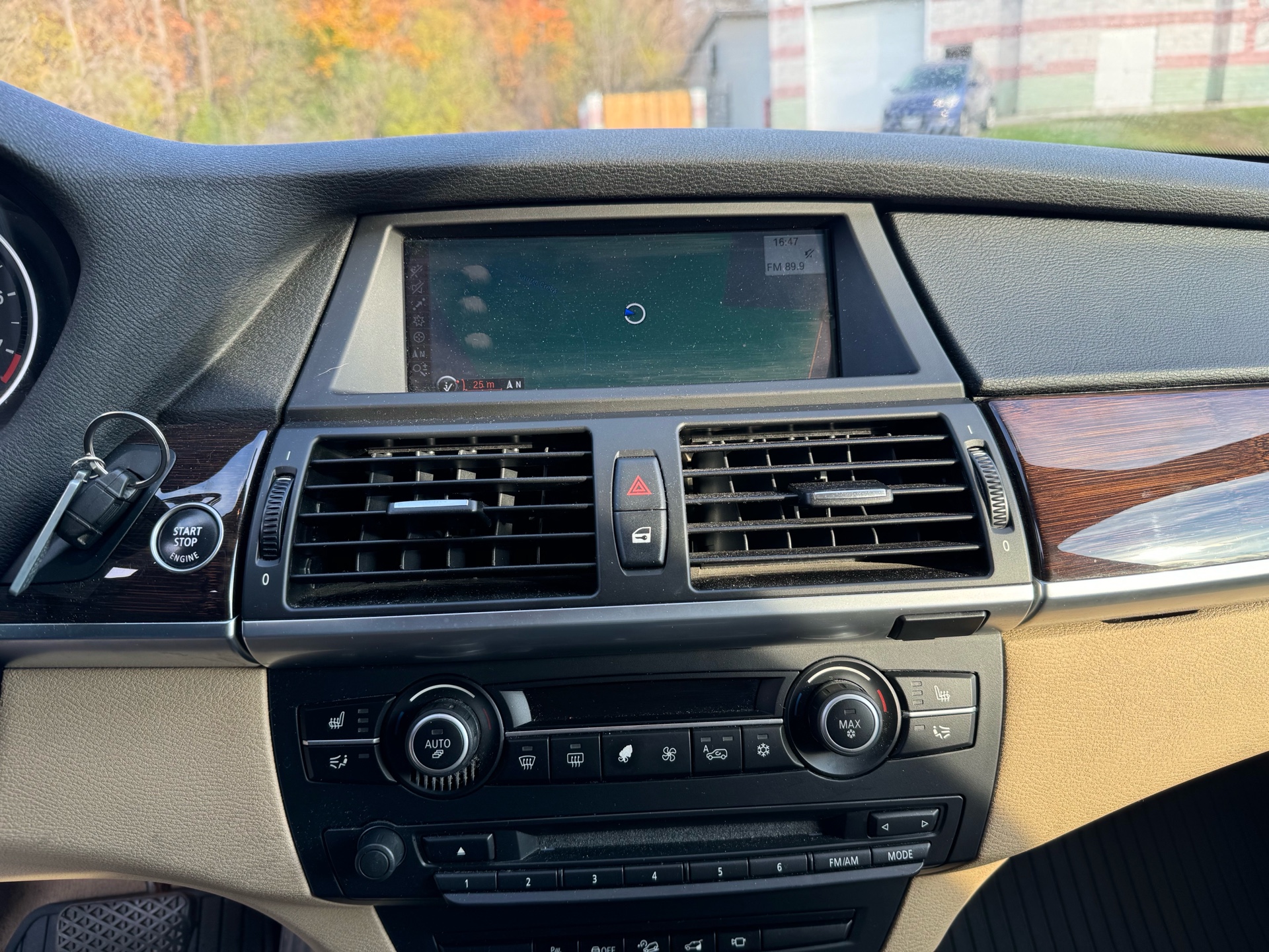 /canadacars/2012-BMW-X5-2325428505856053.jpg