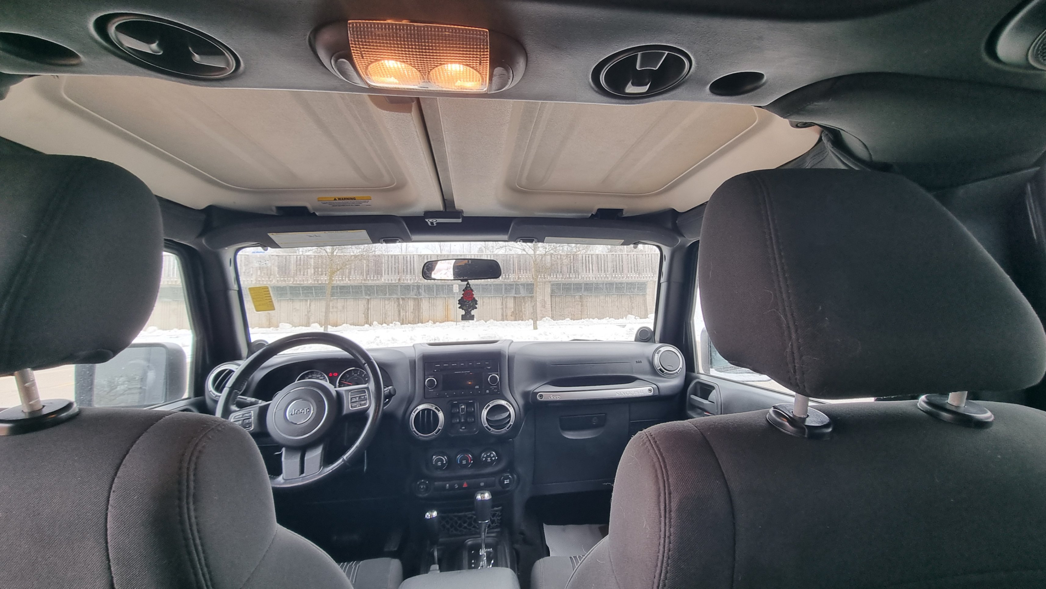 /canadacars/2012-Jeep-WranglerUnlimited-7161000496785366.jpg