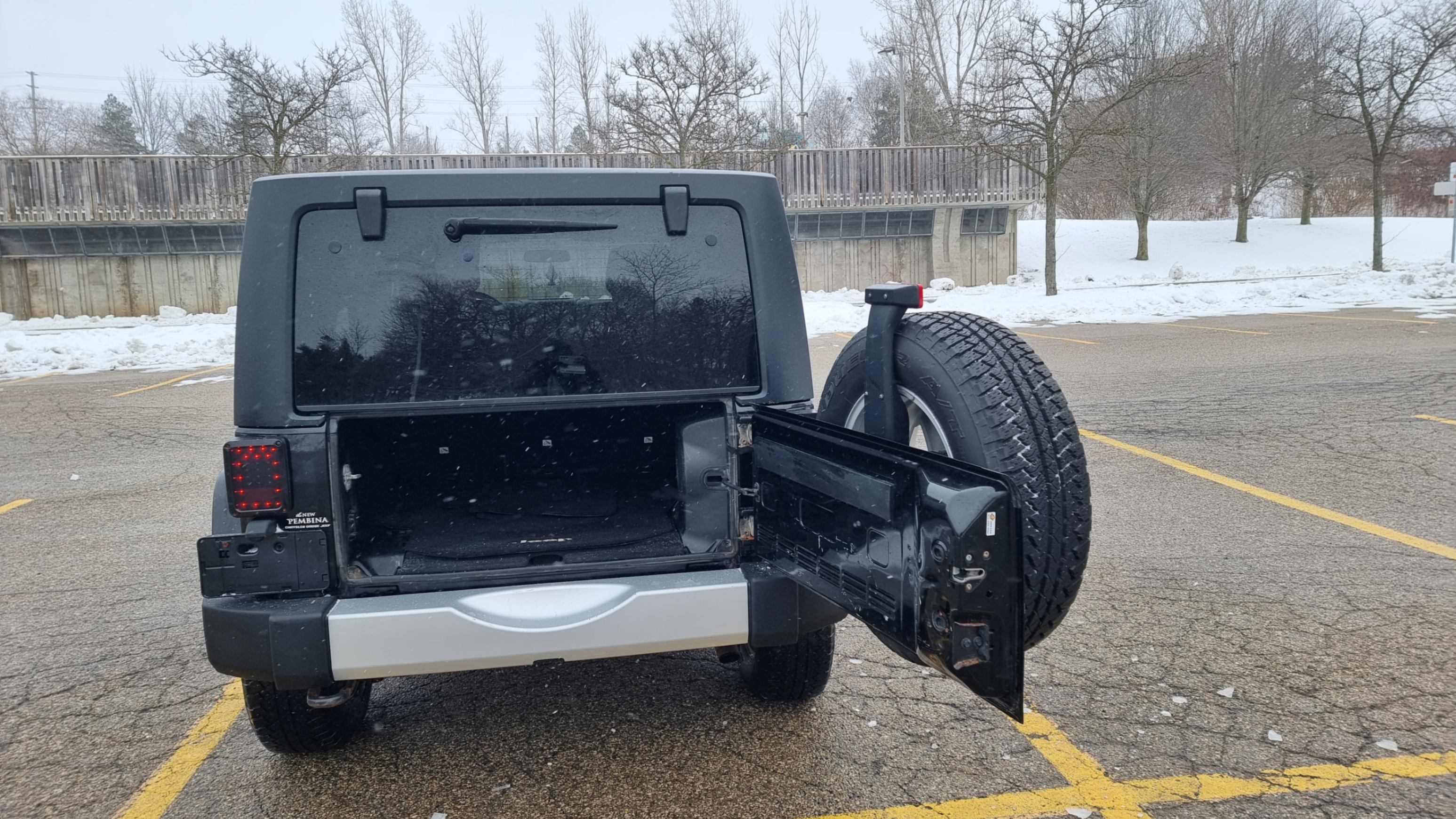 /canadacars/2012-Jeep-WranglerUnlimited-9442424168814665.jpg