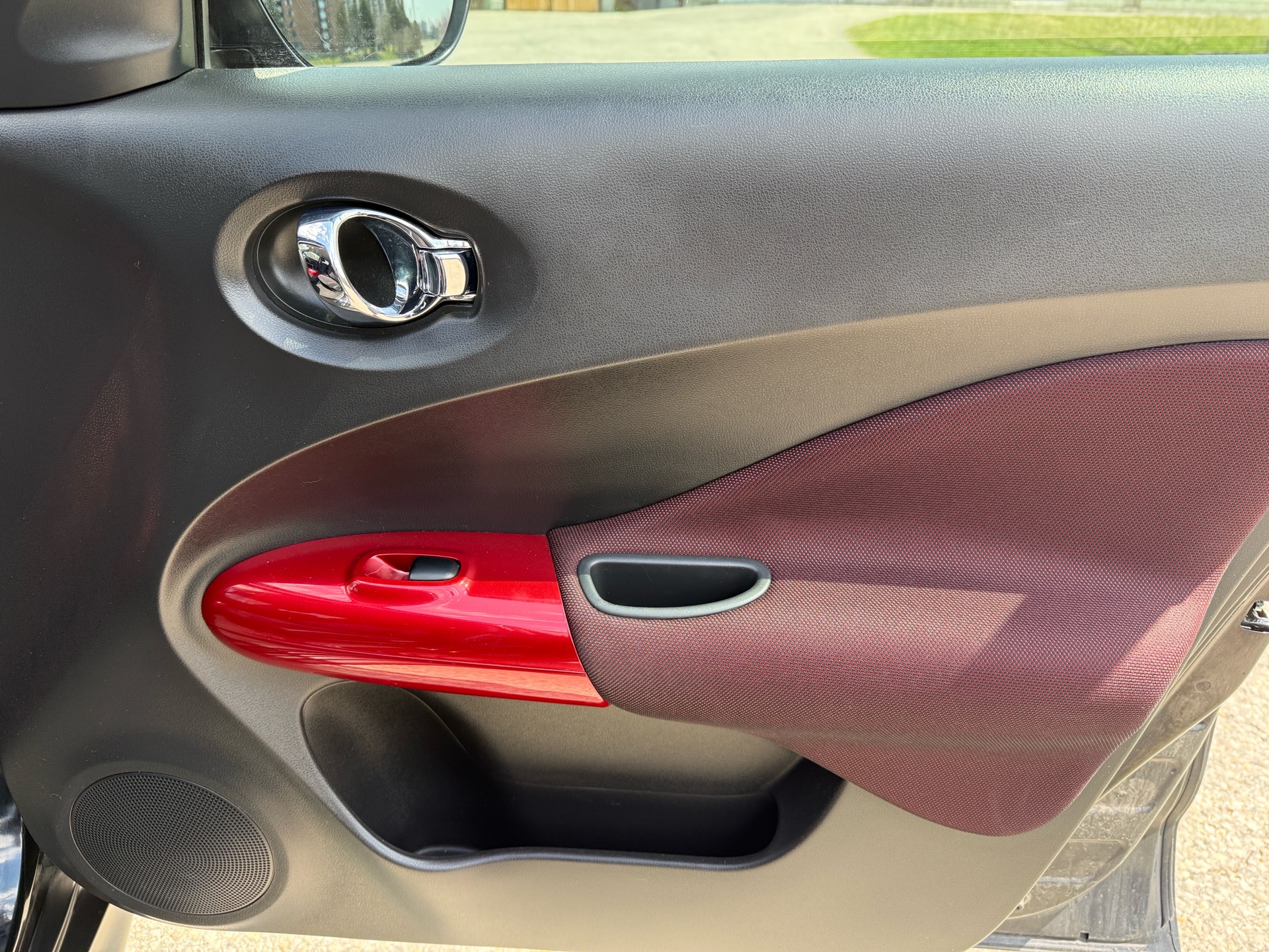 /canadacars/2012-Nissan-JUKE-6338124781378005.jpg
