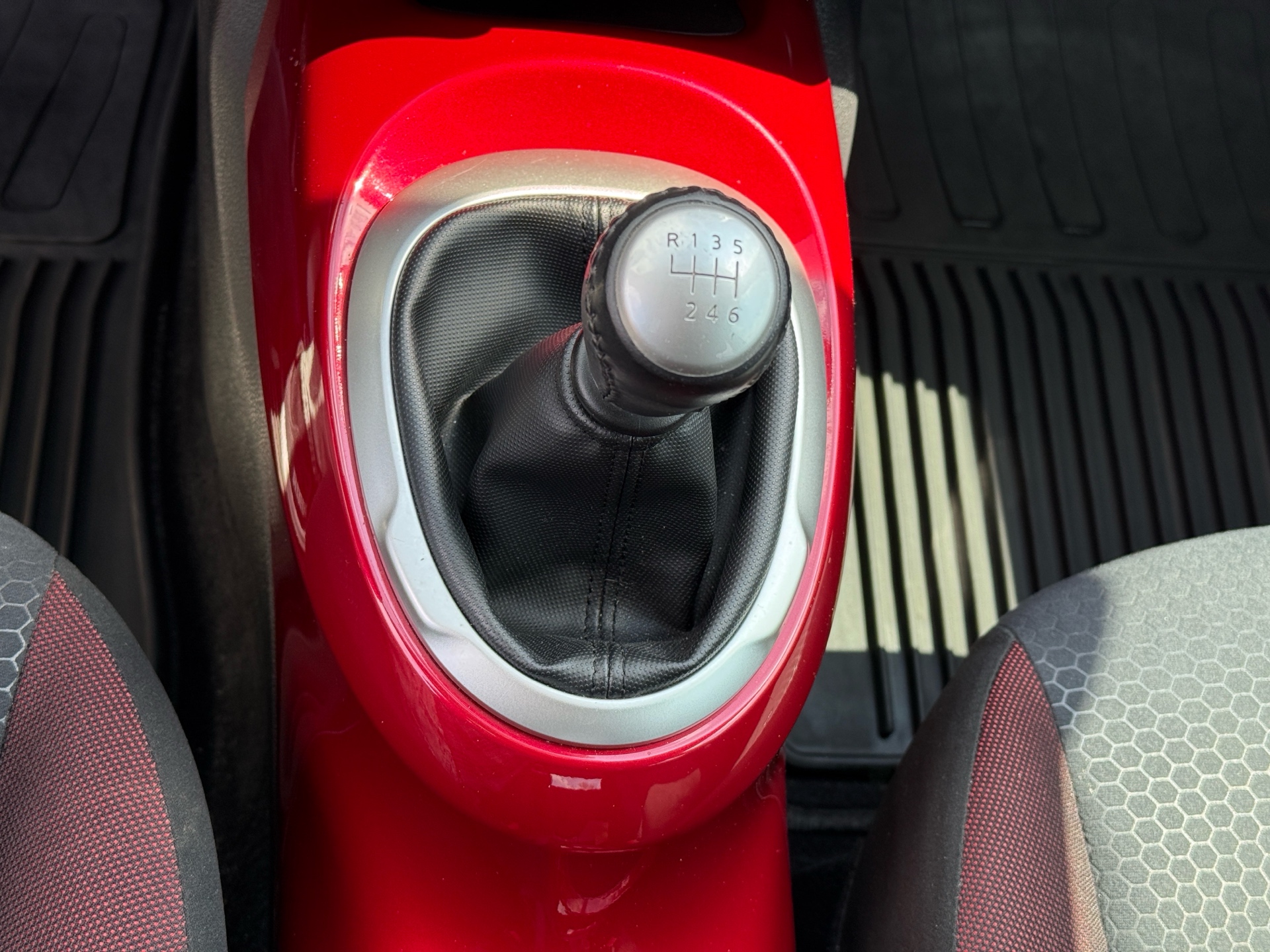 /canadacars/2012-Nissan-JUKE-7036839842519556.jpg