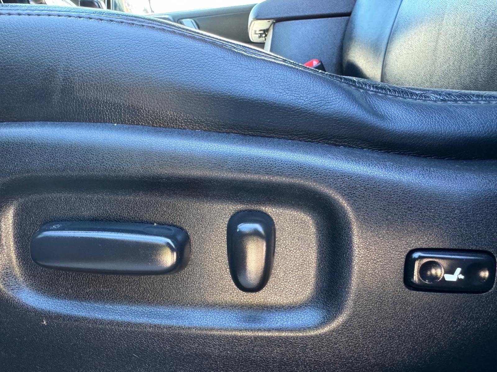 /canadacars/2012-Toyota-Highlander-050412475747553254.jpg