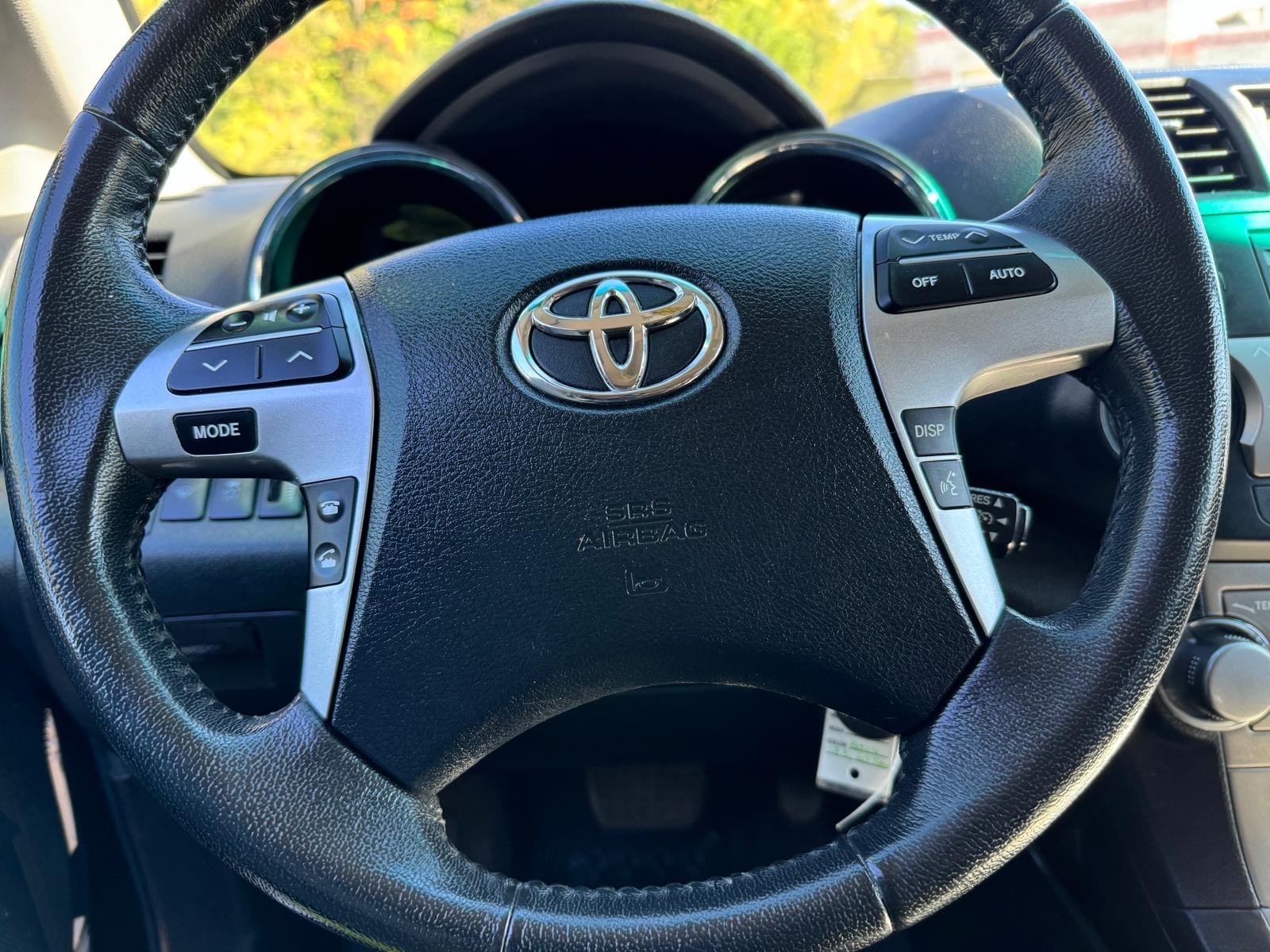 /canadacars/2012-Toyota-Highlander-6062289480094492.jpg